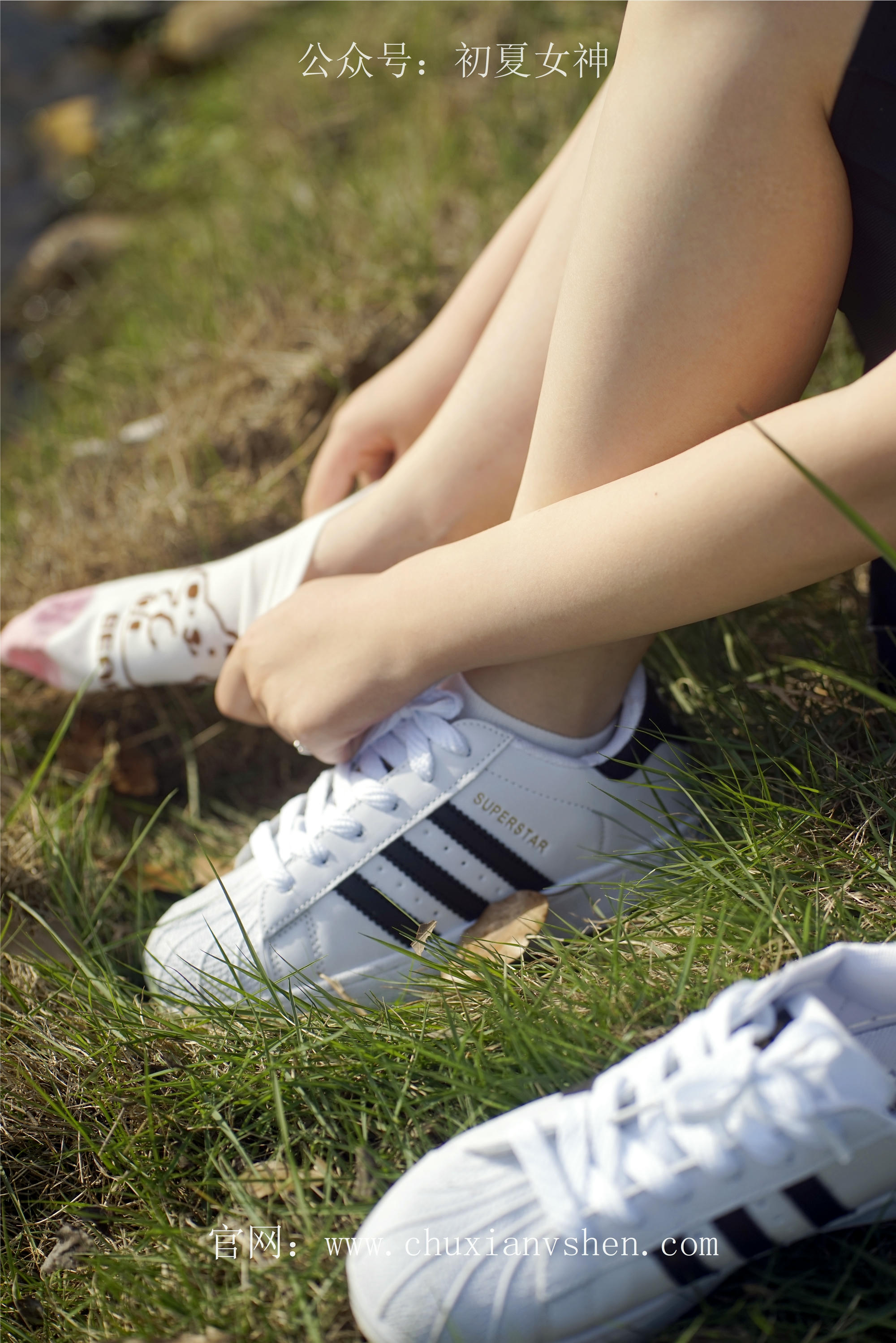 初夏女神 NO.061 念念 春秋JK套搭配三叶草贝壳头鞋[115P+1V／4.92GB]_第3集