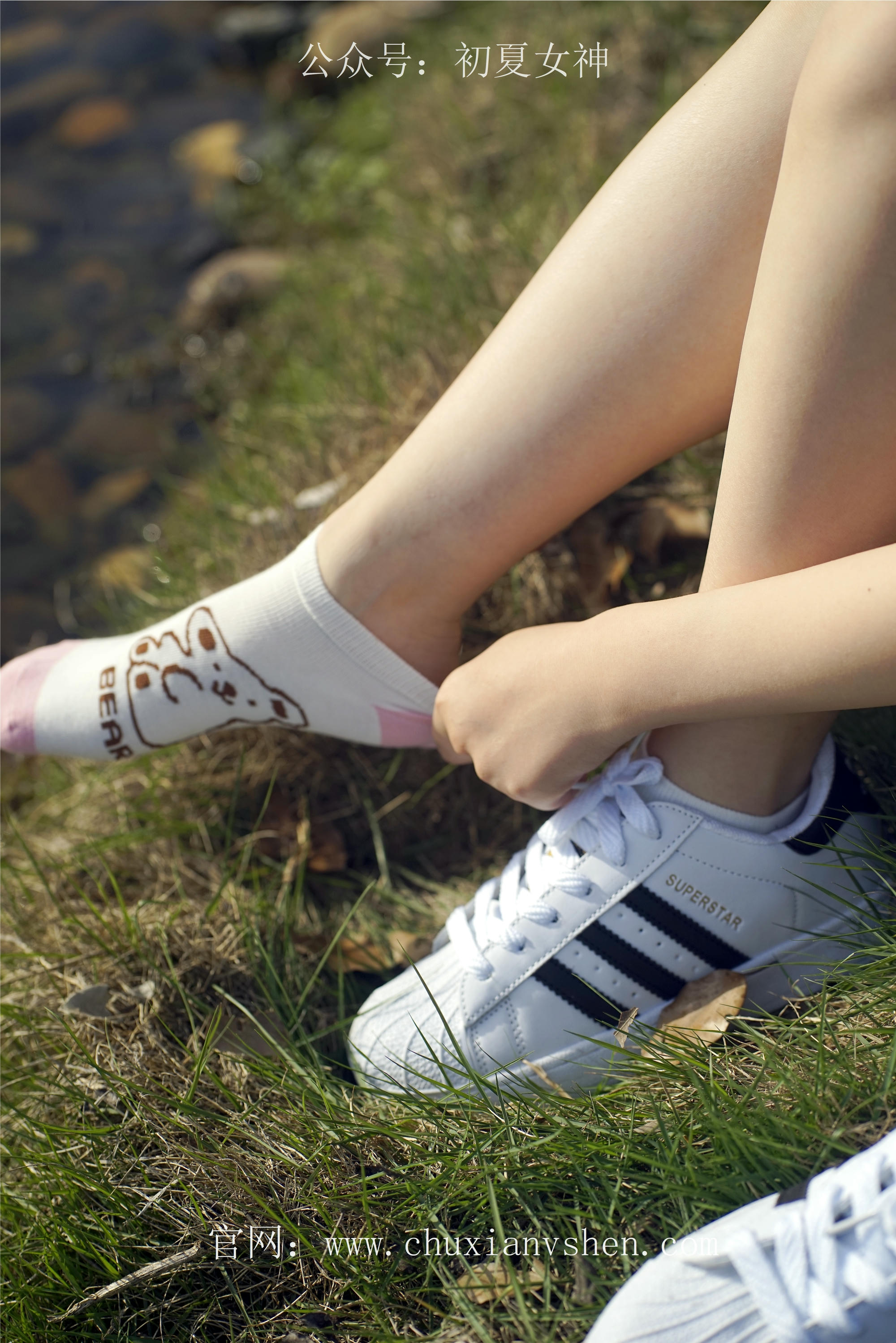 初夏女神 NO.061 念念 春秋JK套搭配三叶草贝壳头鞋[115P+1V／4.92GB]_第3集