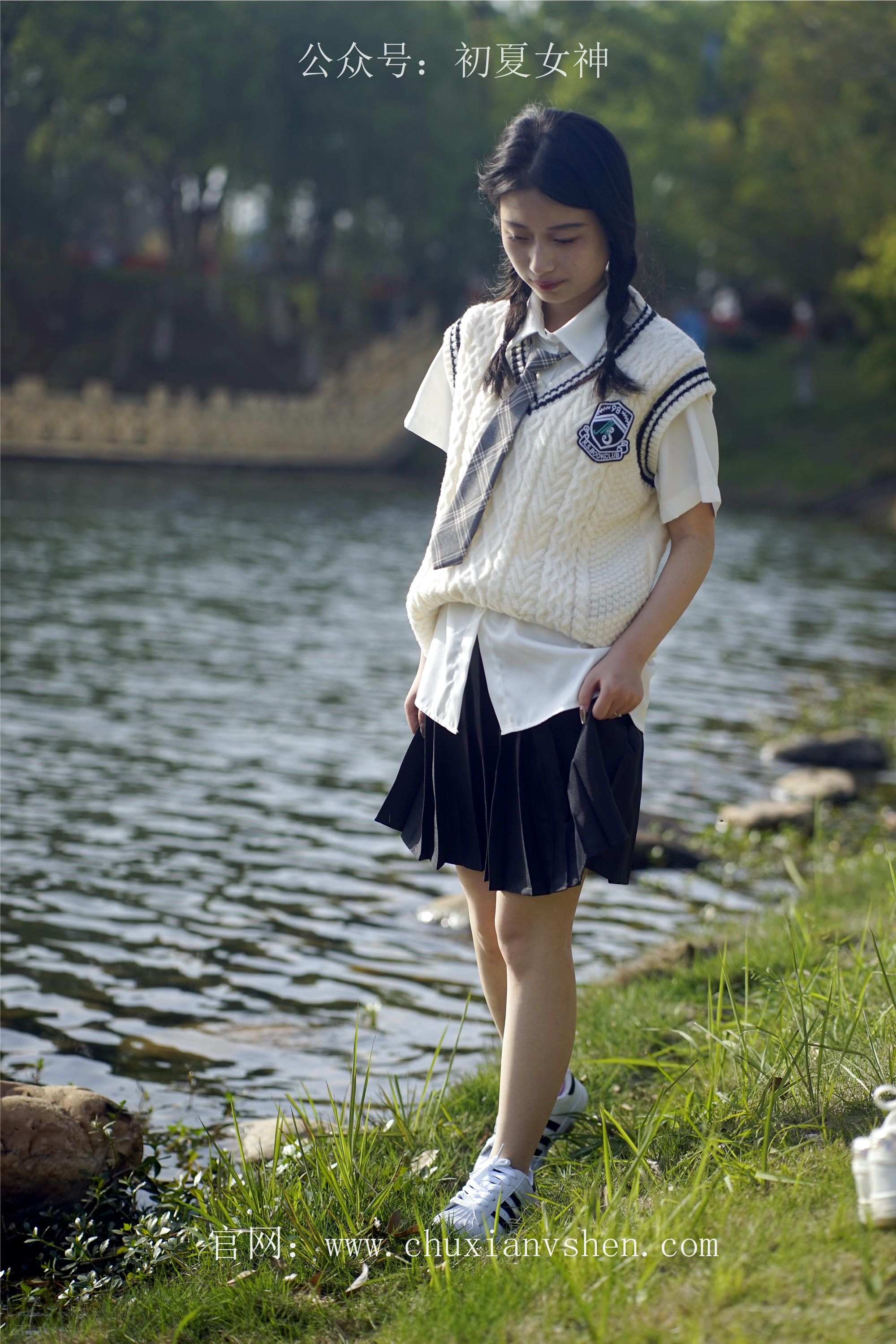 初夏女神 NO.061 念念 春秋JK套搭配三叶草贝壳头鞋[115P+1V／4.92GB]_第3集