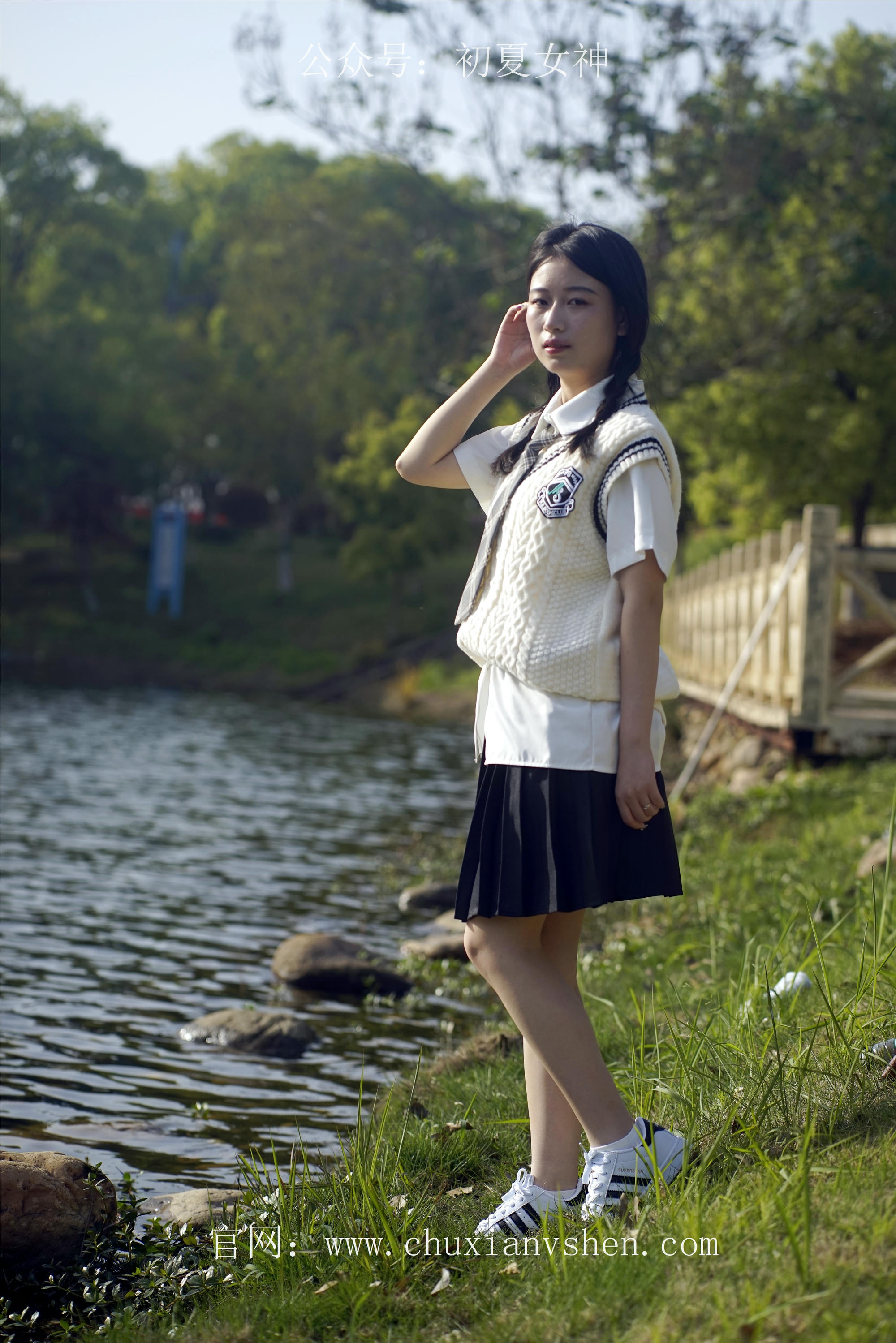 初夏女神 NO.061 念念 春秋JK套搭配三叶草贝壳头鞋[115P+1V／4.92GB]_第3集