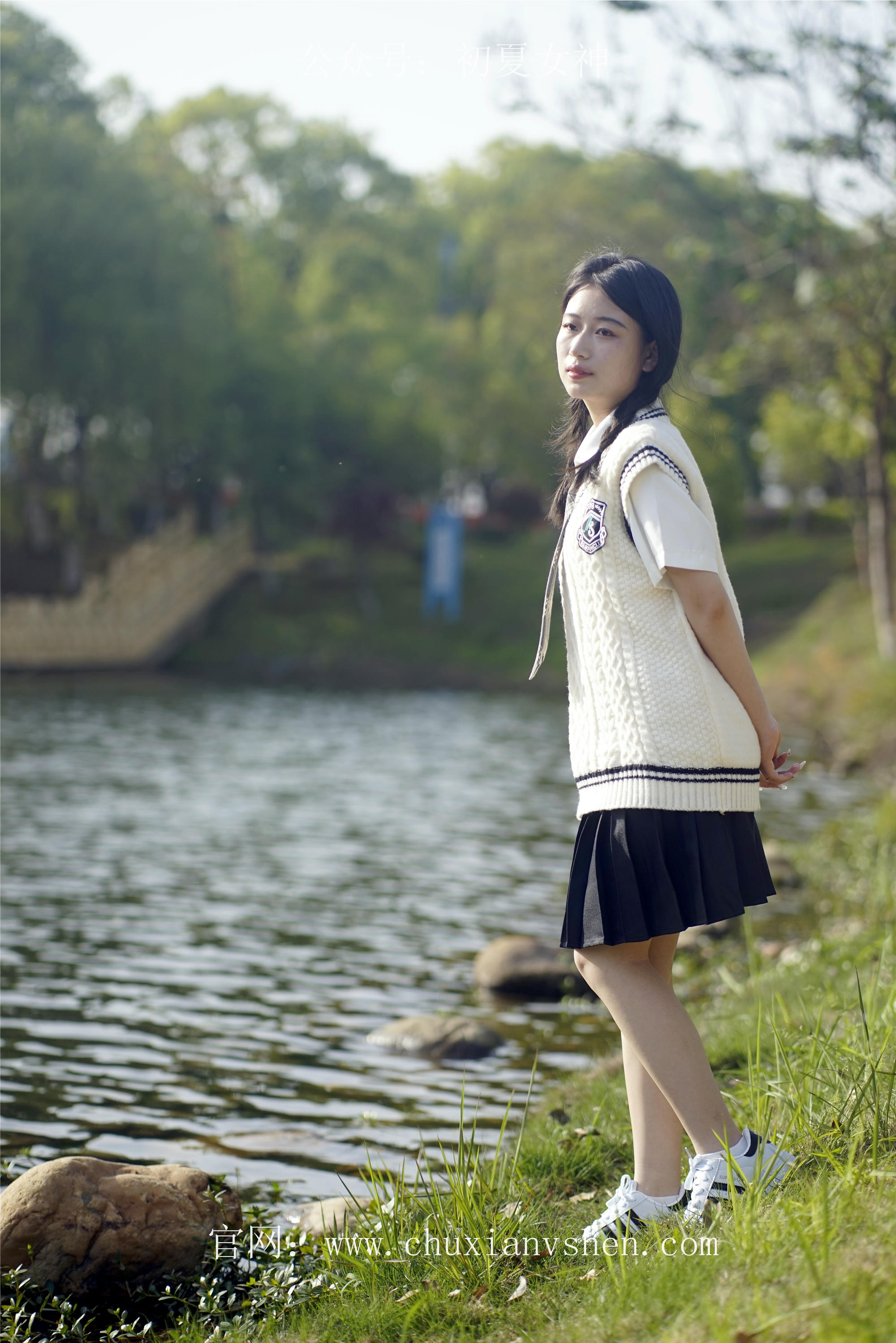 初夏女神 NO.061 念念 春秋JK套搭配三叶草贝壳头鞋[115P+1V／4.92GB]_第3集