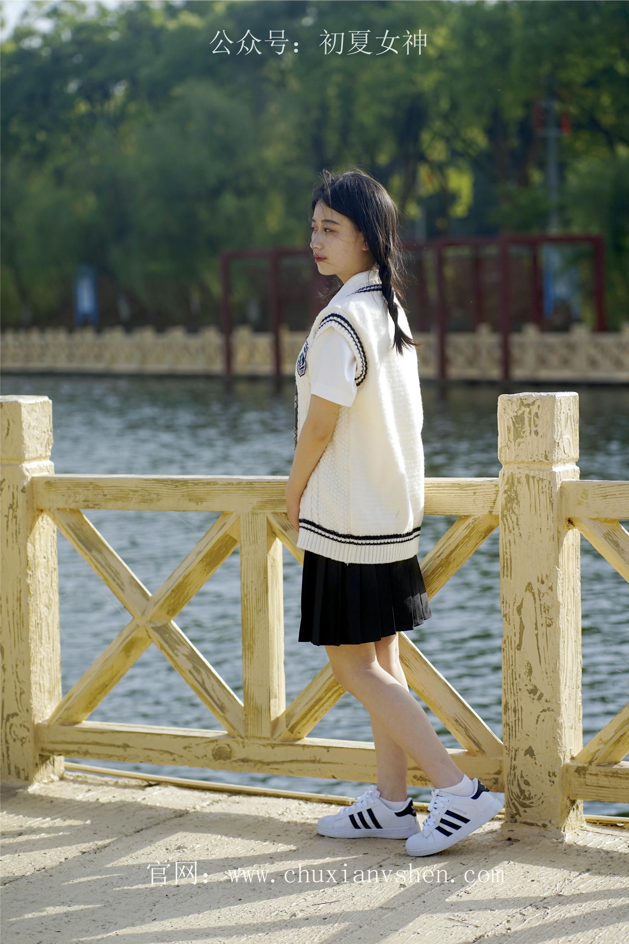 初夏女神 NO.061 念念 春秋JK套搭配三叶草贝壳头鞋[115P+1V／4.92GB]_第3集