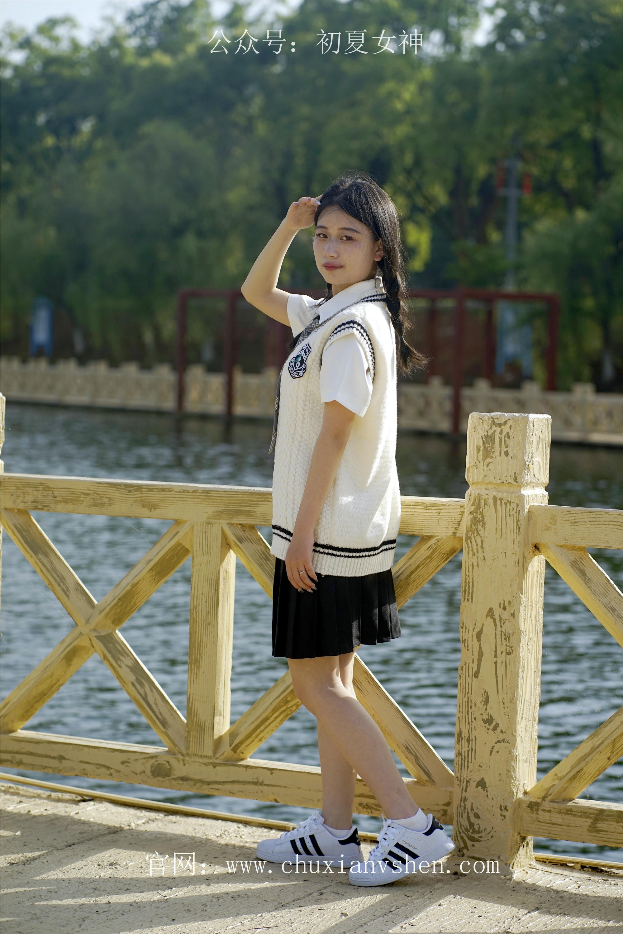 初夏女神 NO.061 念念 春秋JK套搭配三叶草贝壳头鞋[115P+1V／4.92GB]_第3集