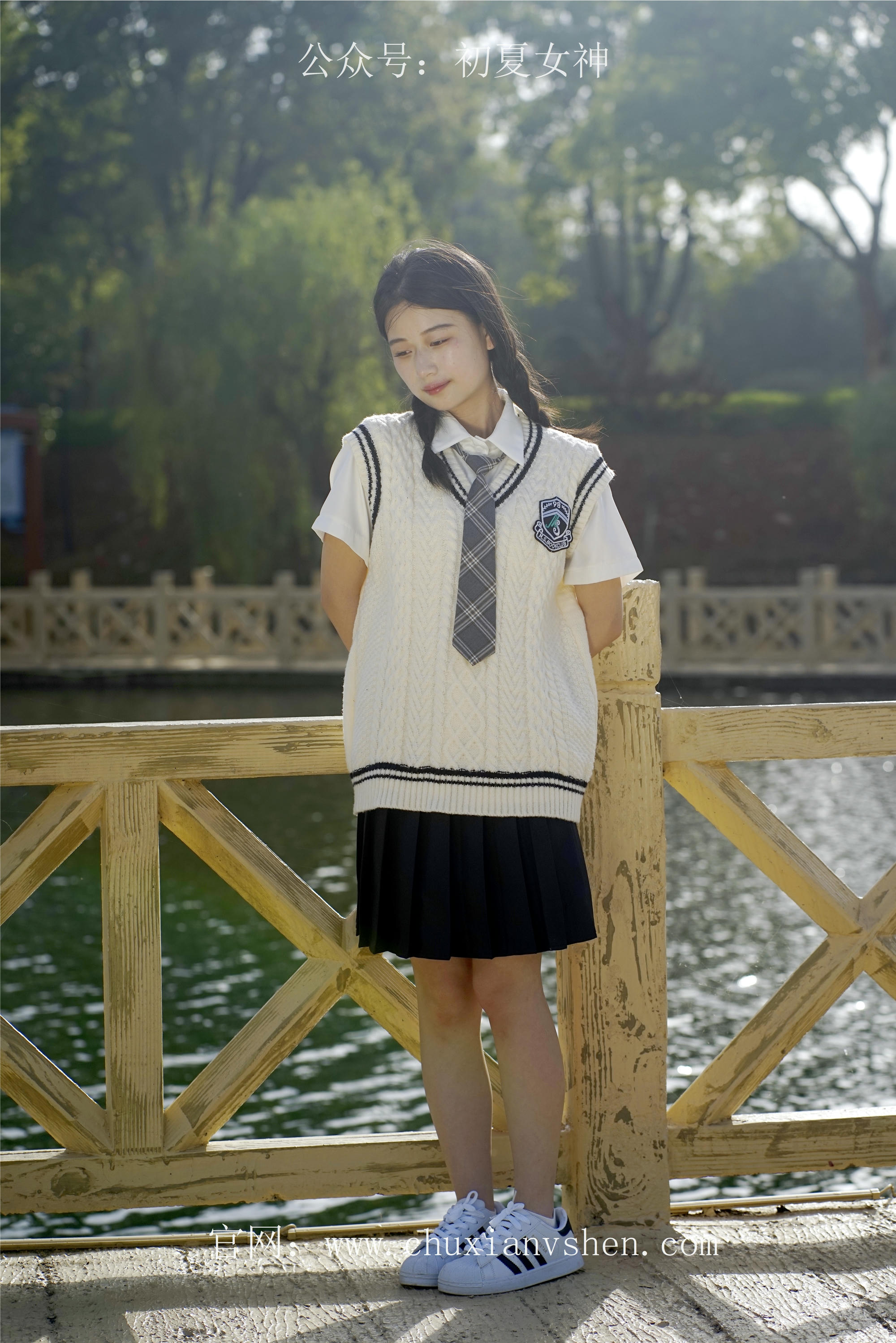 初夏女神 NO.061 念念 春秋JK套搭配三叶草贝壳头鞋[115P+1V／4.92GB]_第3集