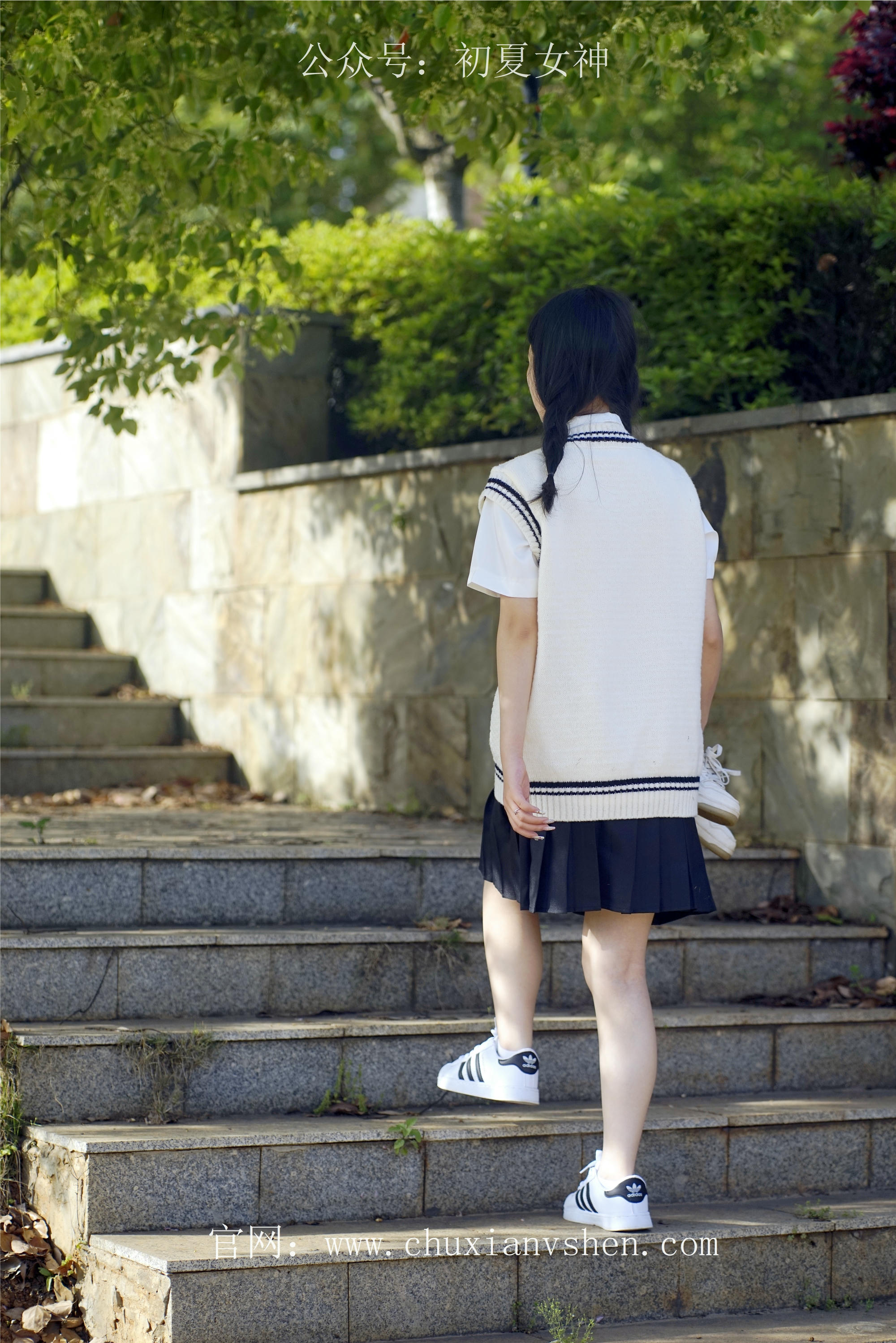 初夏女神 NO.061 念念 春秋JK套搭配三叶草贝壳头鞋[115P+1V／4.92GB]_第3集