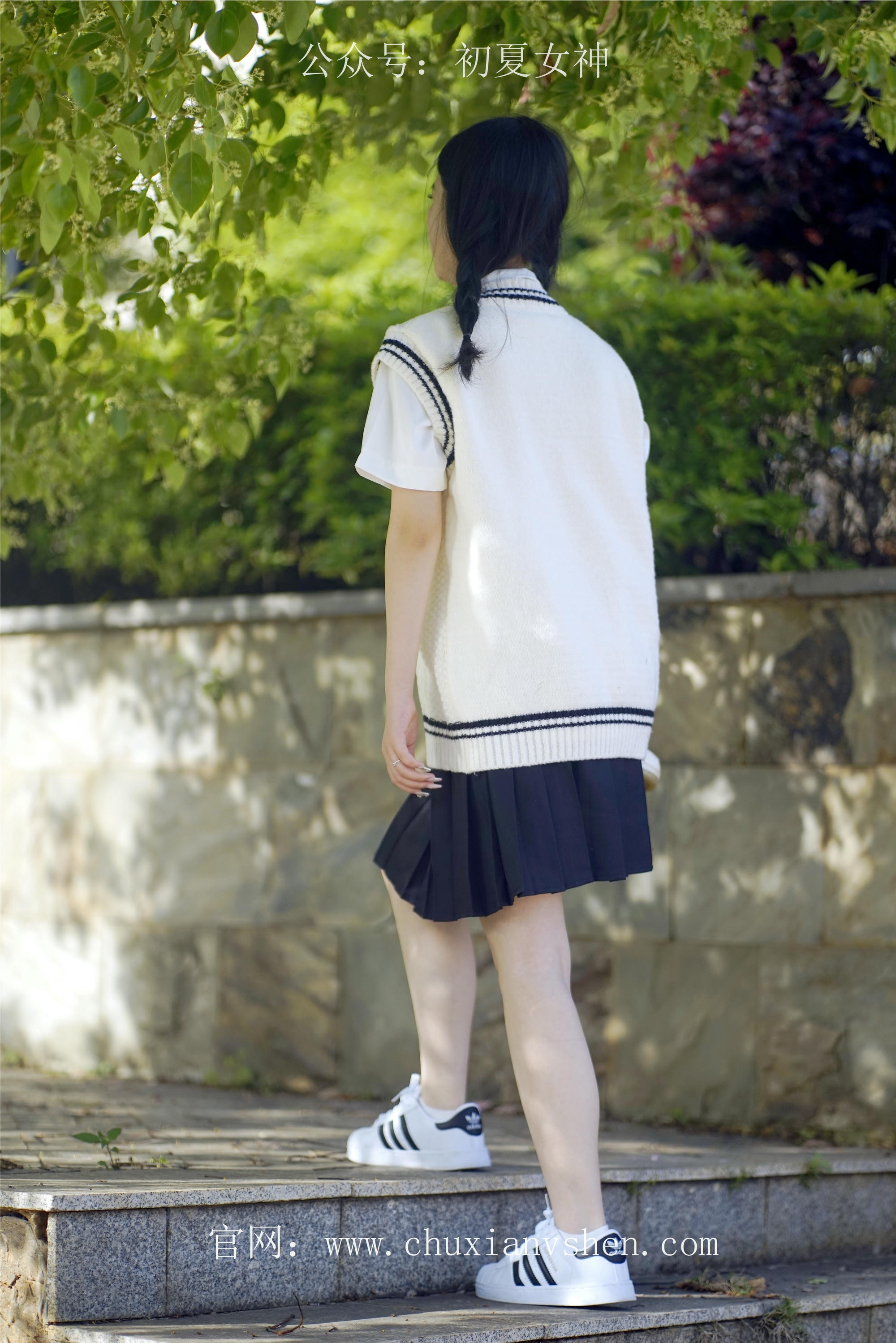 初夏女神 NO.061 念念 春秋JK套搭配三叶草贝壳头鞋[115P+1V／4.92GB]_第3集