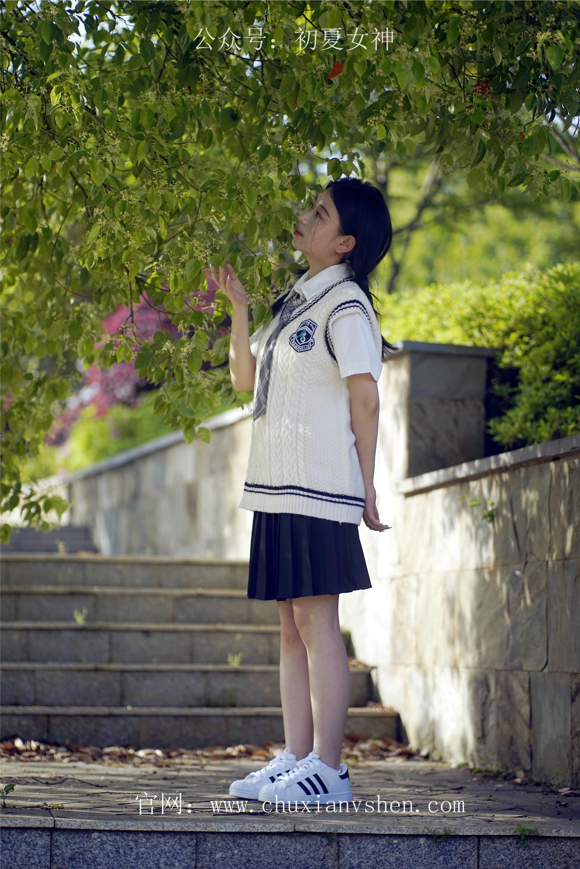 初夏女神 NO.061 念念 春秋JK套搭配三叶草贝壳头鞋[115P+1V／4.92GB]_第3集