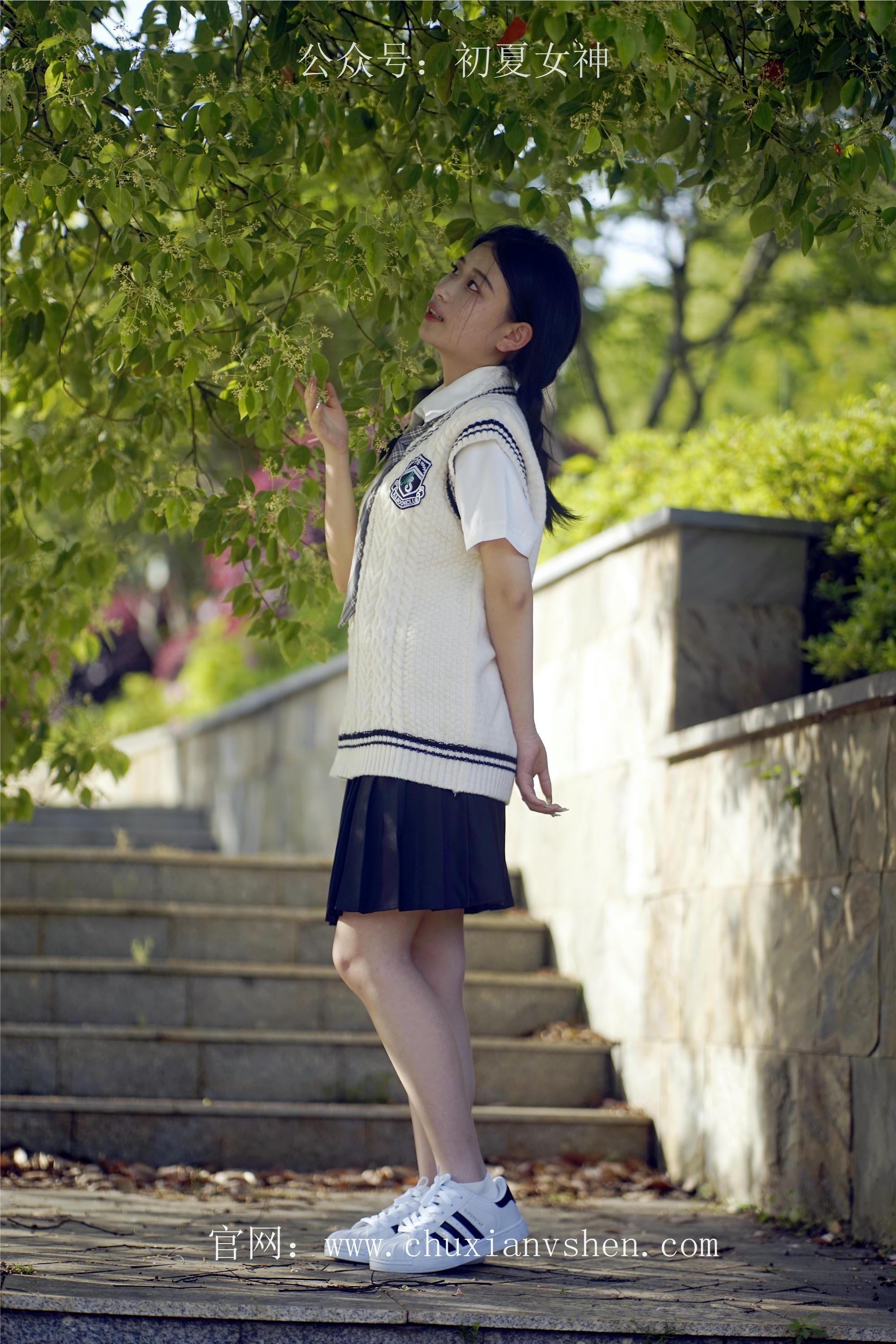 初夏女神 NO.061 念念 春秋JK套搭配三叶草贝壳头鞋[115P+1V／4.92GB]_第3集