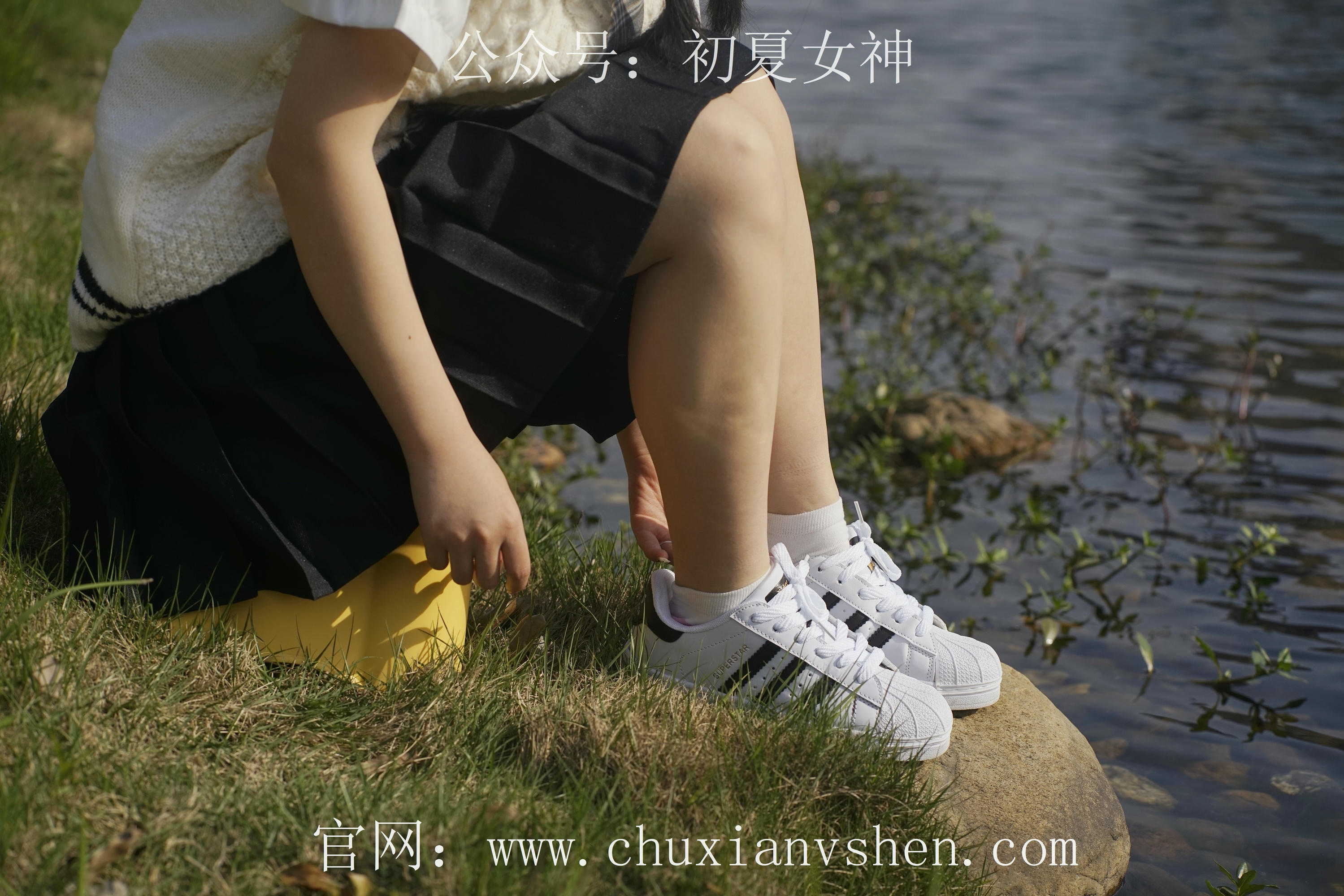 初夏女神 NO.061 念念 春秋JK套搭配三叶草贝壳头鞋[115P+1V／4.92GB]_第1集