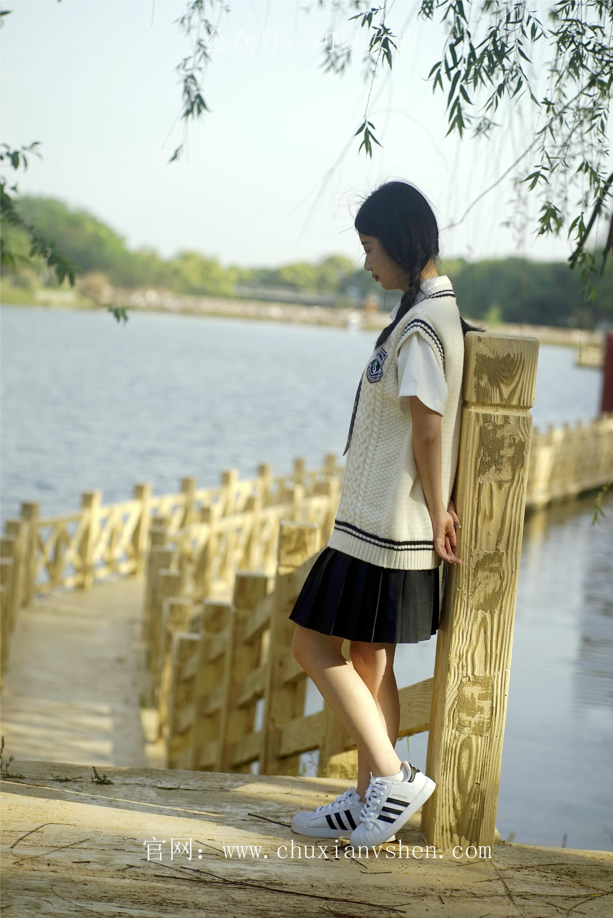 初夏女神 NO.061 念念 春秋JK套搭配三叶草贝壳头鞋[115P+1V／4.92GB]_第4集