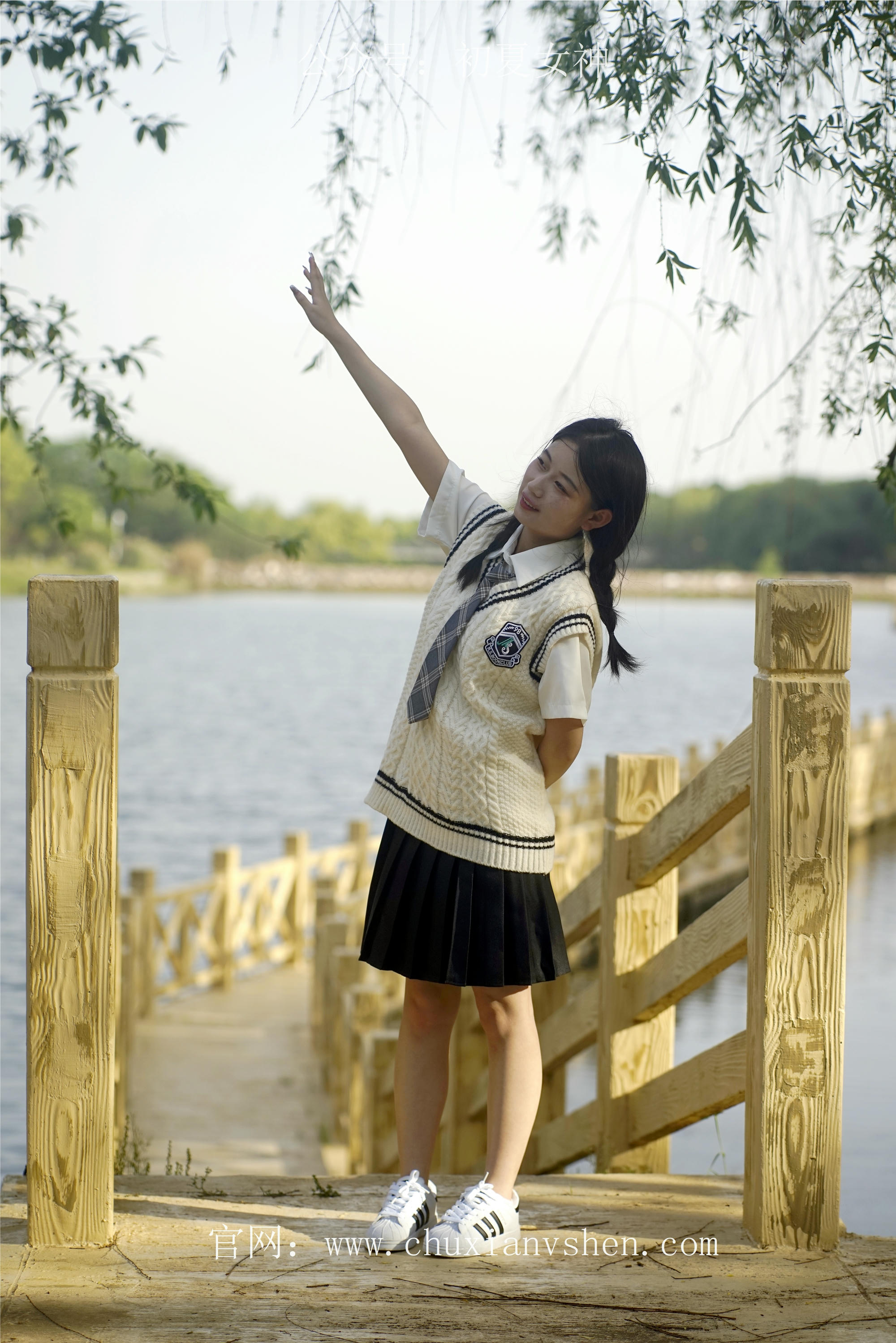 初夏女神 NO.061 念念 春秋JK套搭配三叶草贝壳头鞋[115P+1V／4.92GB]_第4集