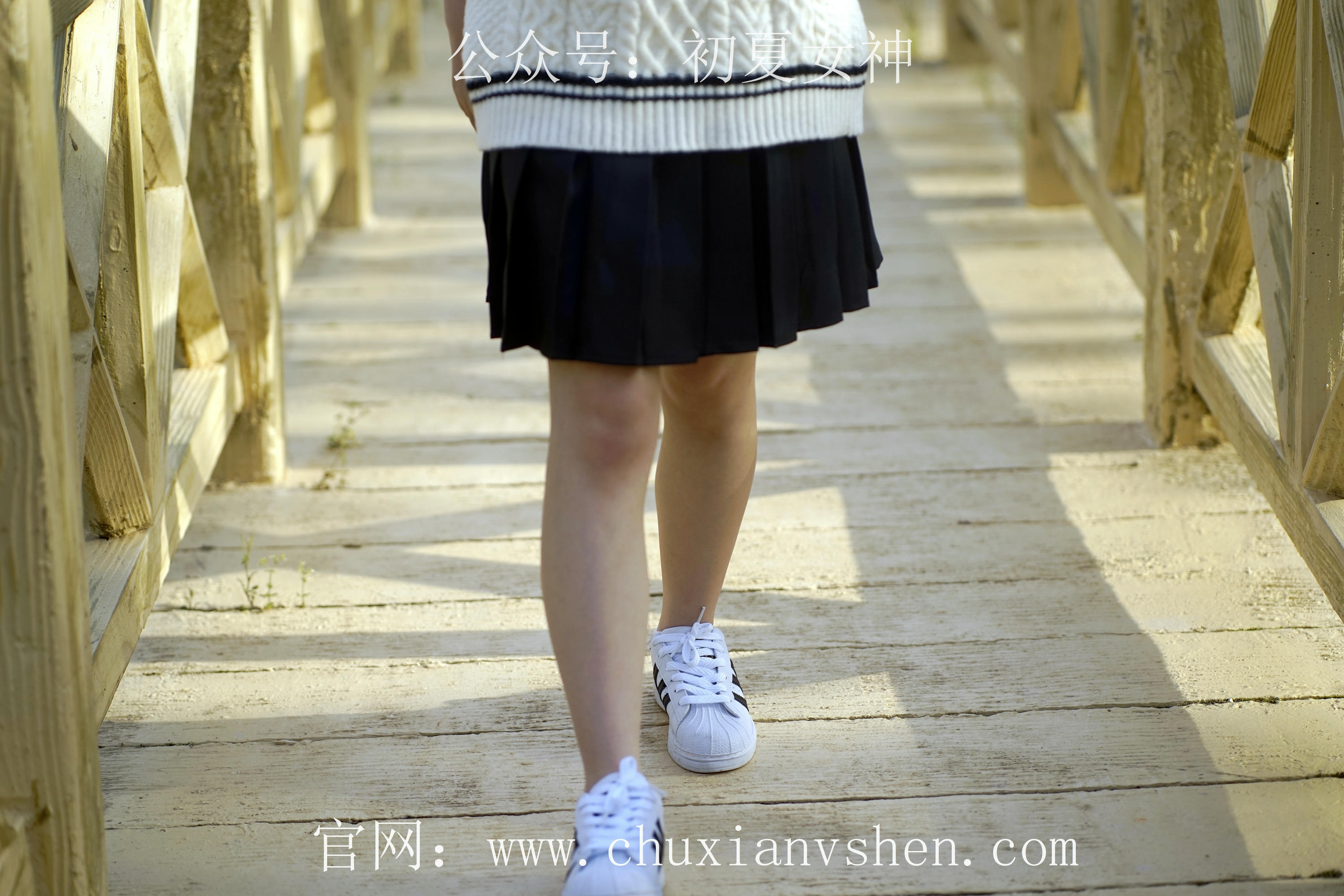 初夏女神 NO.061 念念 春秋JK套搭配三叶草贝壳头鞋[115P+1V／4.92GB]_第4集