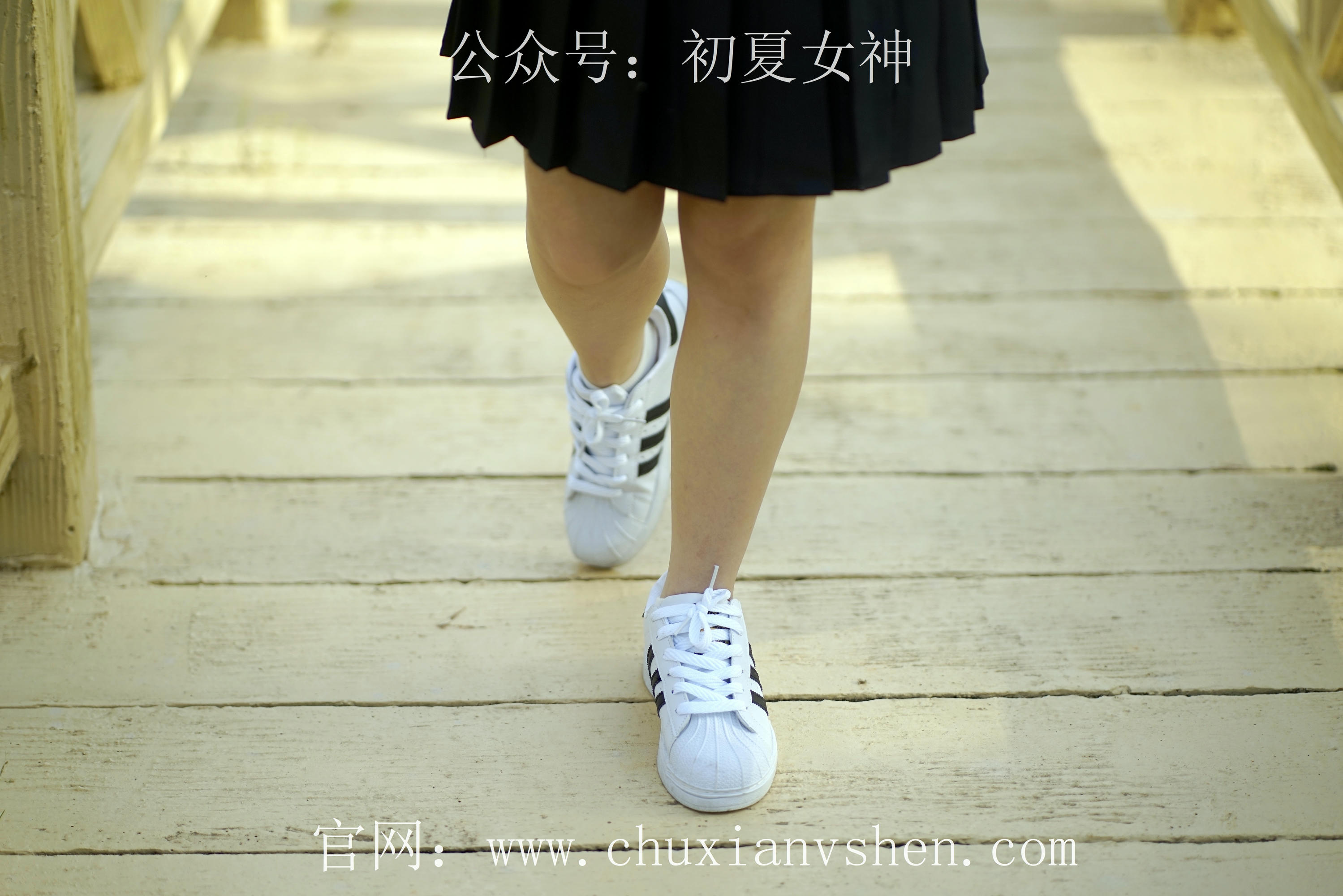 初夏女神 NO.061 念念 春秋JK套搭配三叶草贝壳头鞋[115P+1V／4.92GB]_第4集