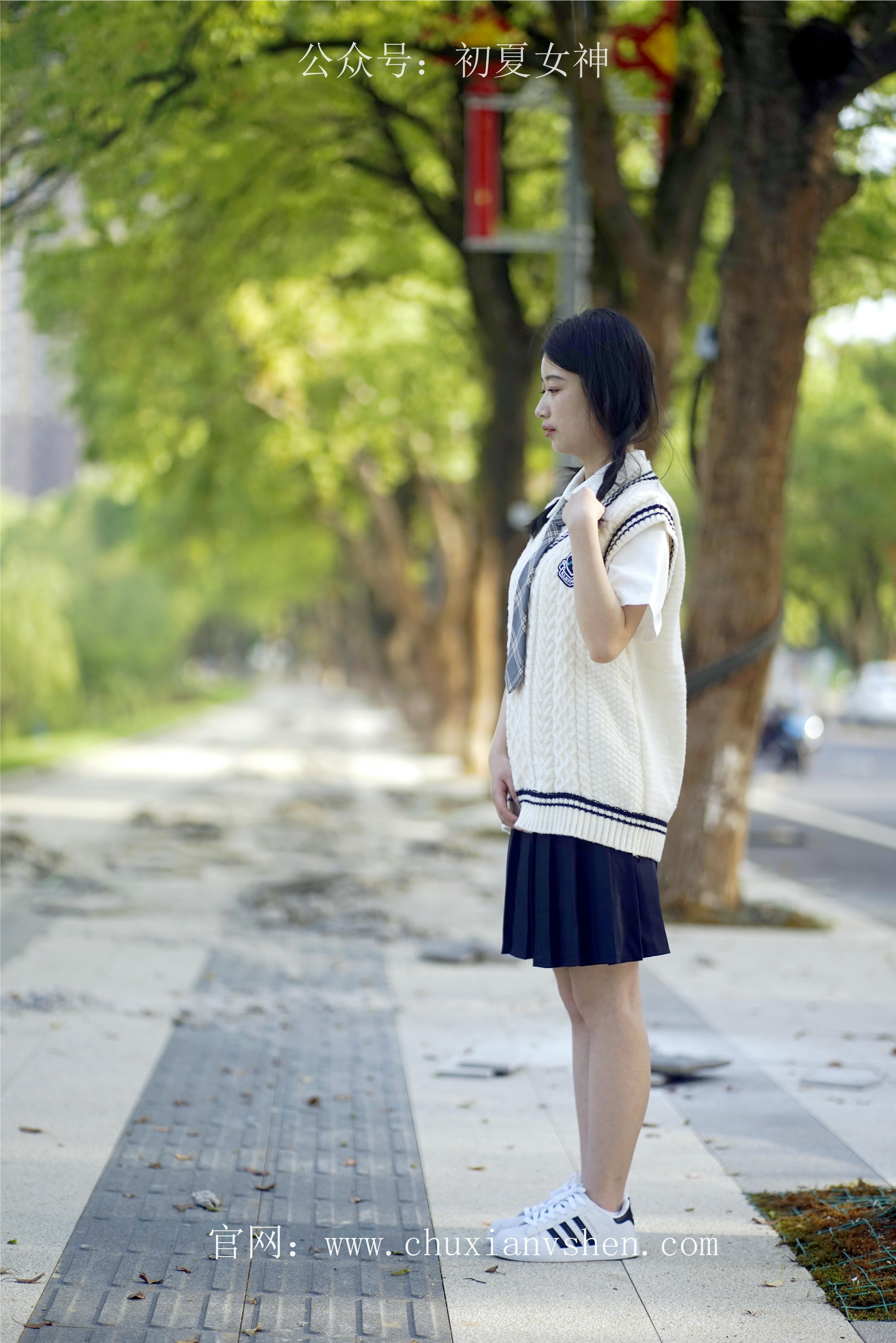 初夏女神 NO.061 念念 春秋JK套搭配三叶草贝壳头鞋[115P+1V／4.92GB]_第4集