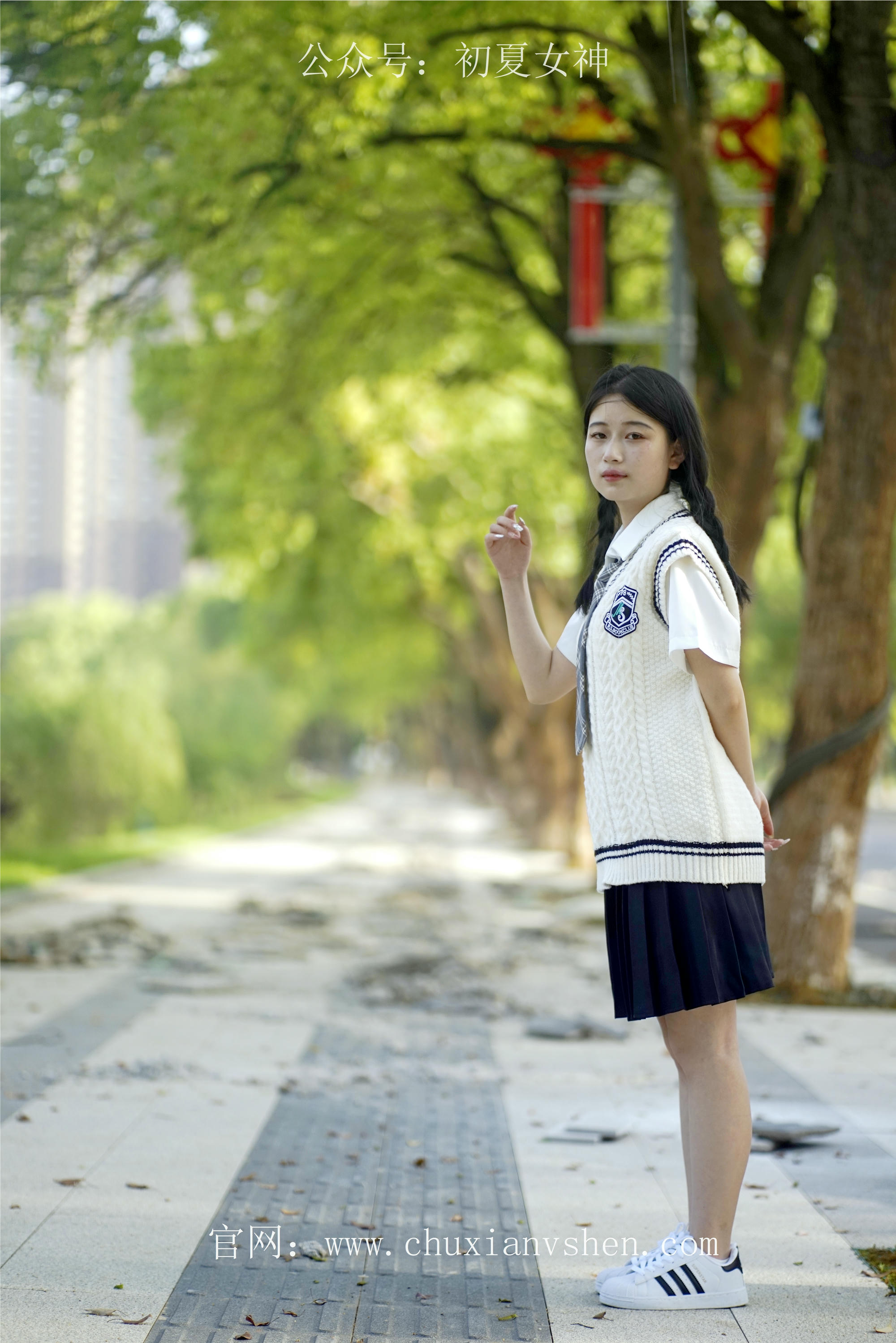 初夏女神 NO.061 念念 春秋JK套搭配三叶草贝壳头鞋[115P+1V／4.92GB]_第5集