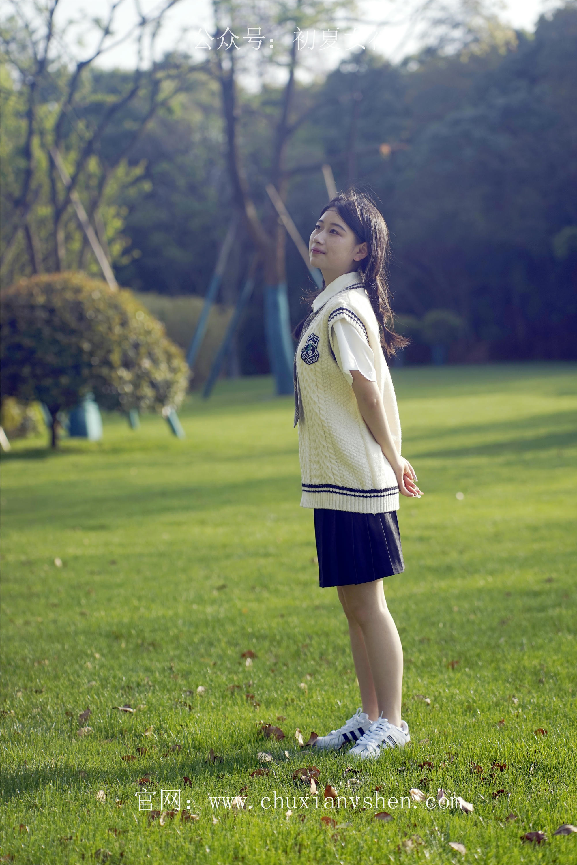 初夏女神 NO.061 念念 春秋JK套搭配三叶草贝壳头鞋[115P+1V／4.92GB]_第5集