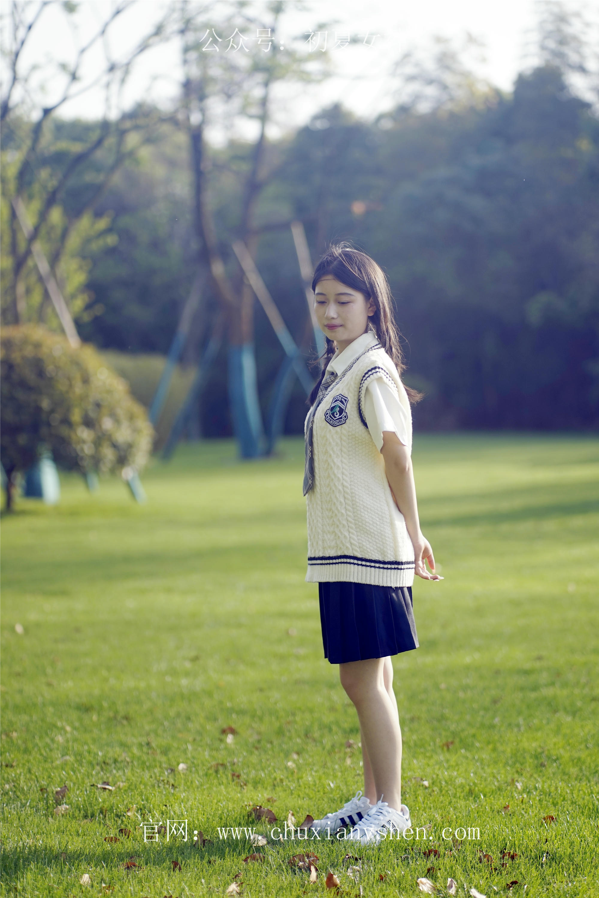 初夏女神 NO.061 念念 春秋JK套搭配三叶草贝壳头鞋[115P+1V／4.92GB]_第5集