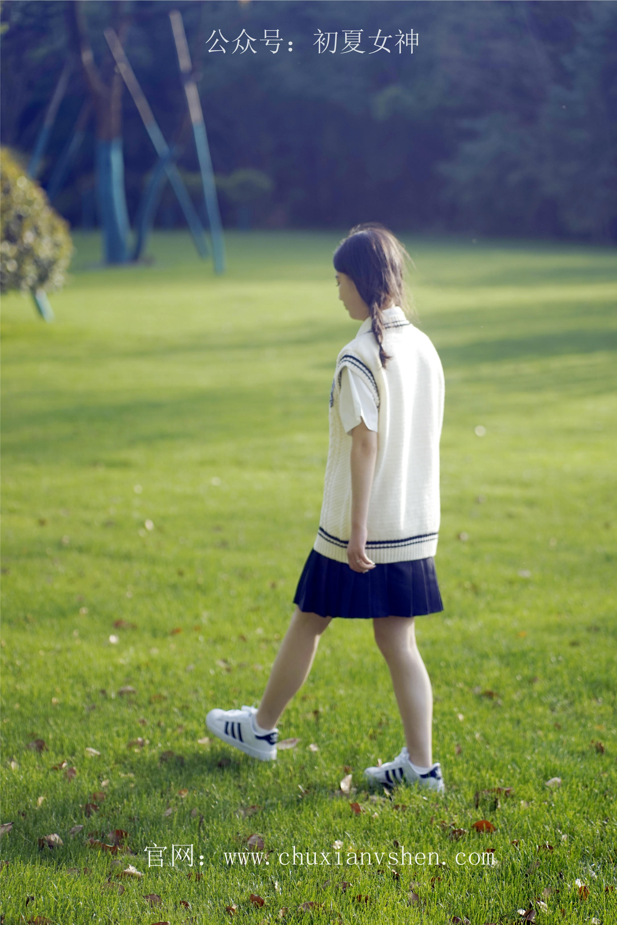 初夏女神 NO.061 念念 春秋JK套搭配三叶草贝壳头鞋[115P+1V／4.92GB]_第5集