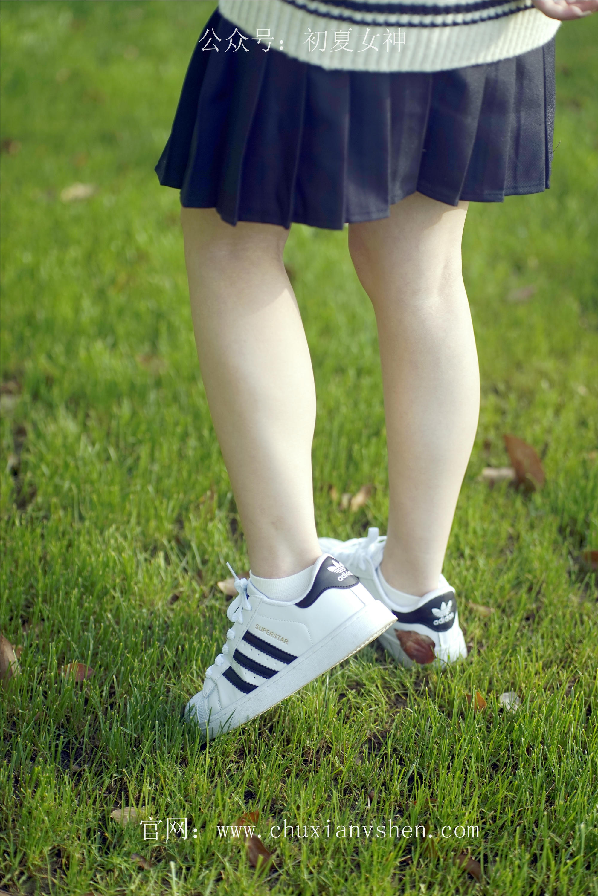 初夏女神 NO.061 念念 春秋JK套搭配三叶草贝壳头鞋[115P+1V／4.92GB]_第5集