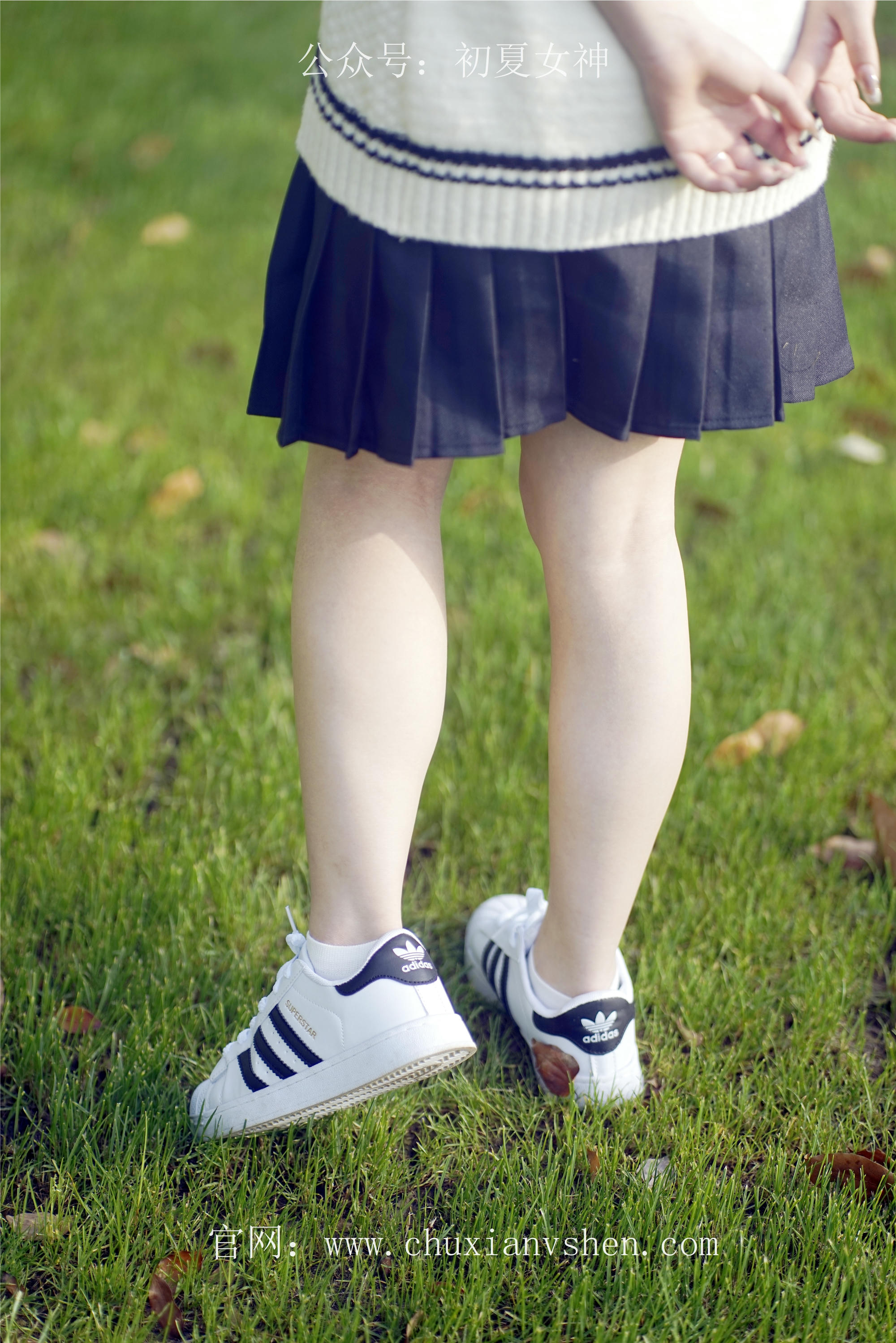 初夏女神 NO.061 念念 春秋JK套搭配三叶草贝壳头鞋[115P+1V／4.92GB]_第5集