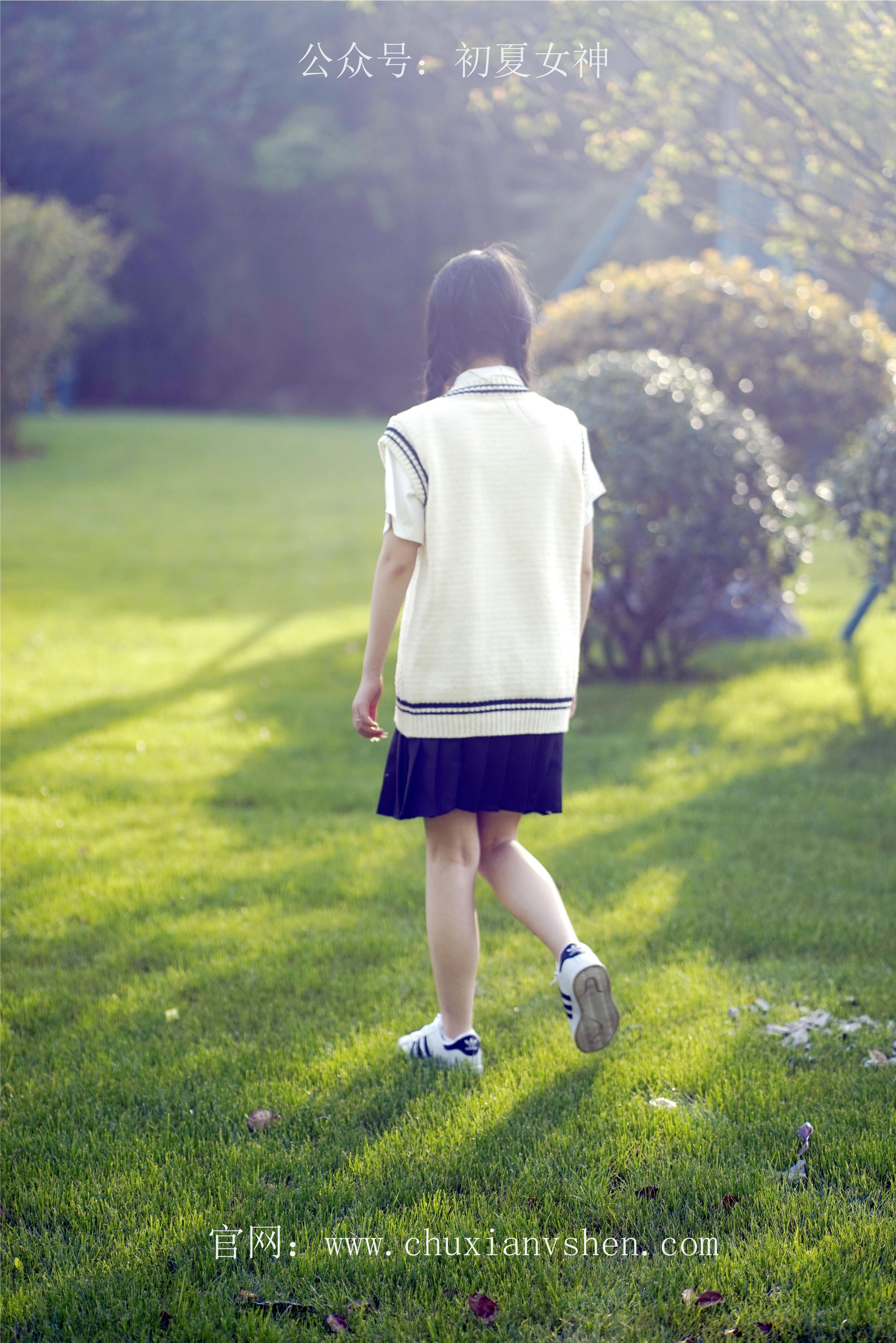 初夏女神 NO.061 念念 春秋JK套搭配三叶草贝壳头鞋[115P+1V／4.92GB]_第5集