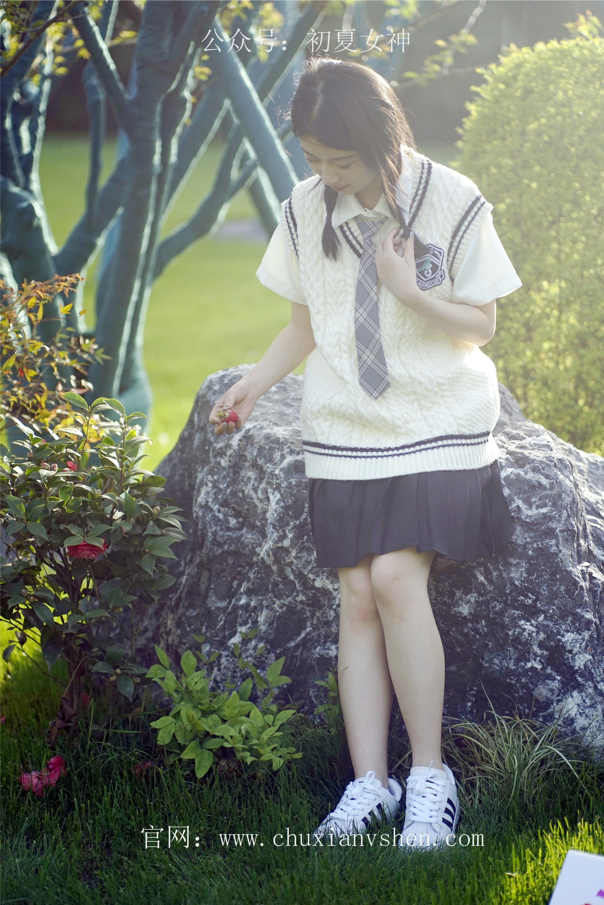 初夏女神 NO.061 念念 春秋JK套搭配三叶草贝壳头鞋[115P+1V／4.92GB]_第5集