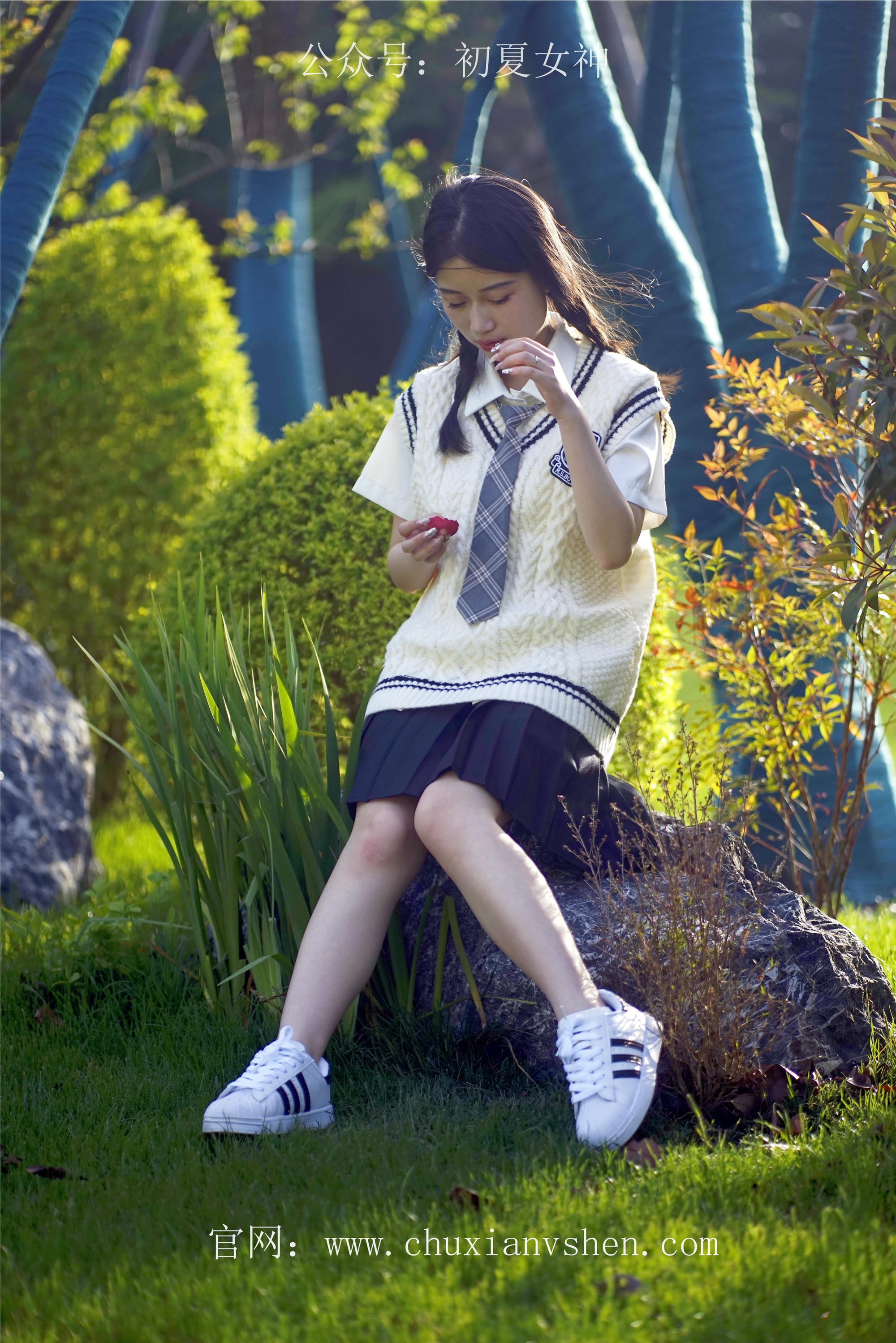 初夏女神 NO.061 念念 春秋JK套搭配三叶草贝壳头鞋[115P+1V／4.92GB]_第5集