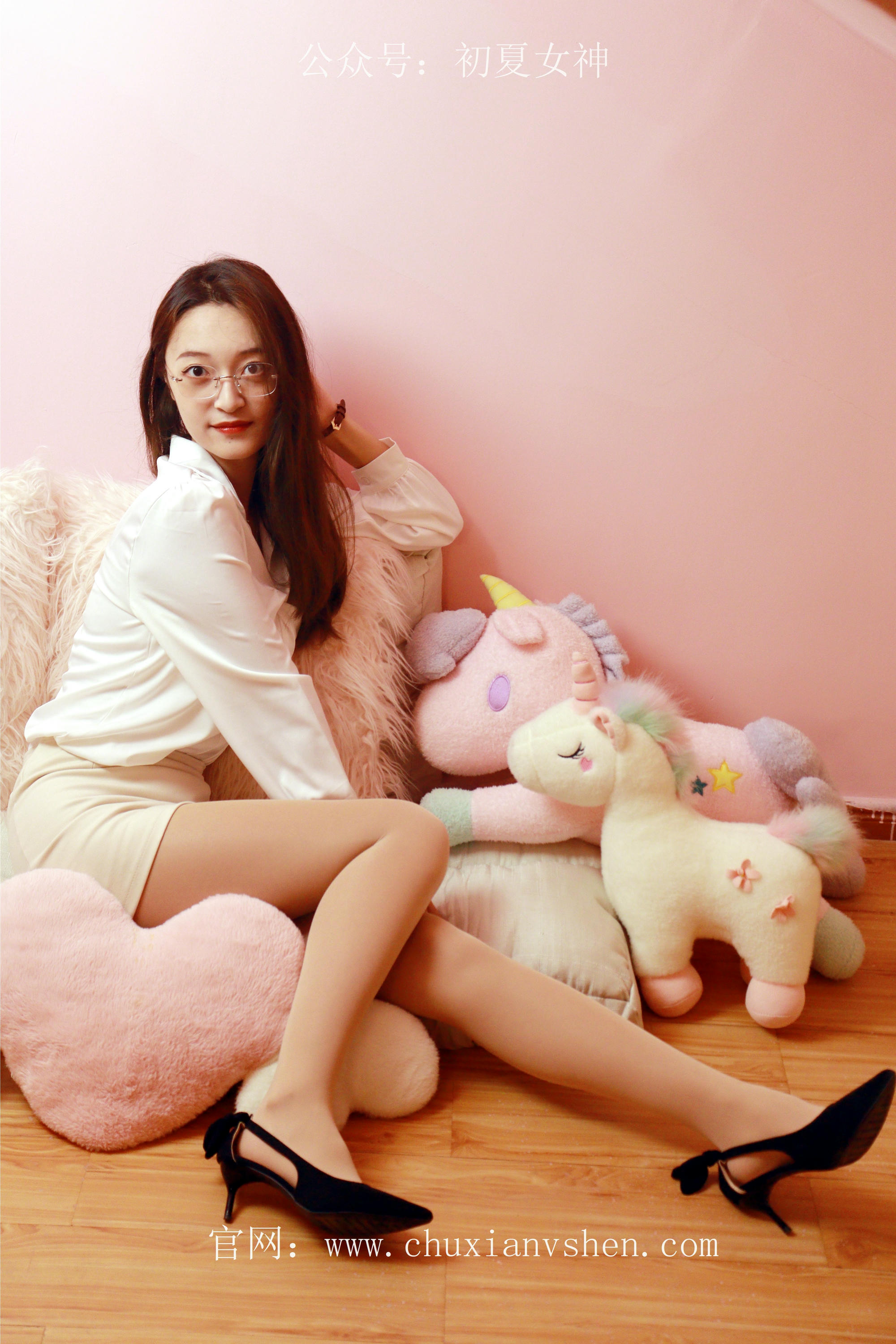 初夏女神 NO.065 依依 家教工装搭配高跟鞋[120P+1V／6.24GB]_第3集