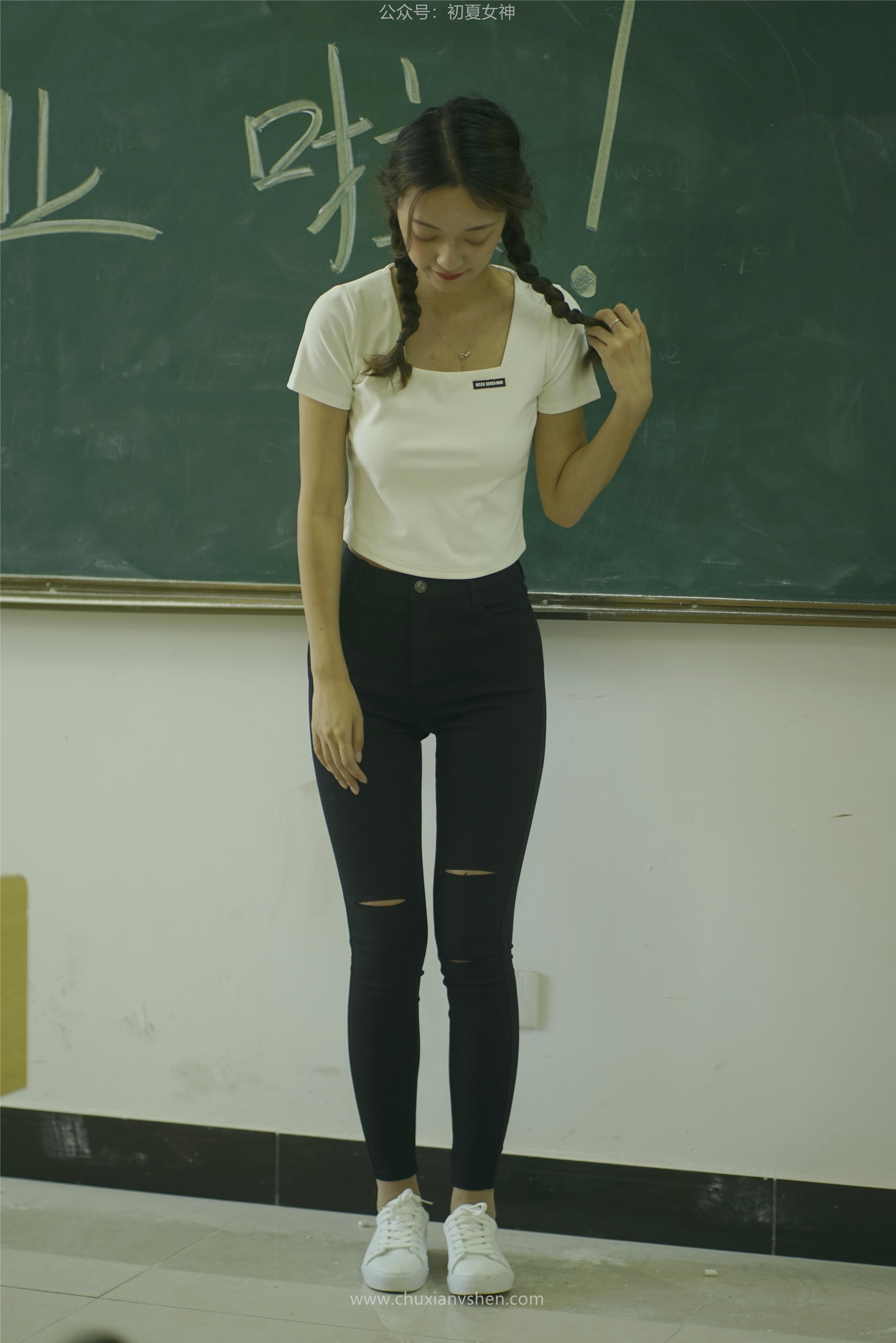 初夏女神 NO.067 依依 邻家女孩-毕业季[140P+1V／6.94GB]_第1集