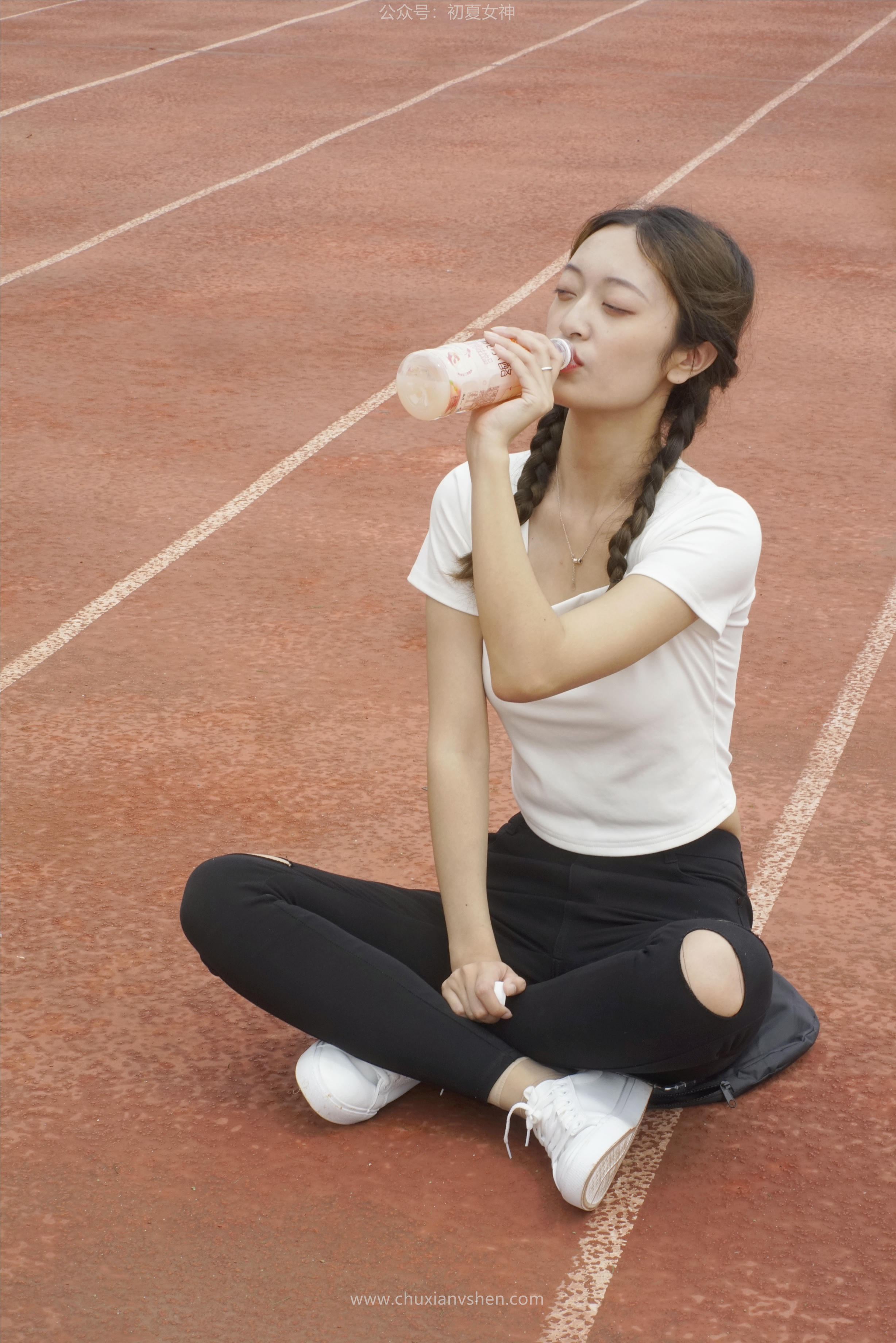 初夏女神 NO.067 依依 邻家女孩-毕业季[140P+1V／6.94GB]_第7集