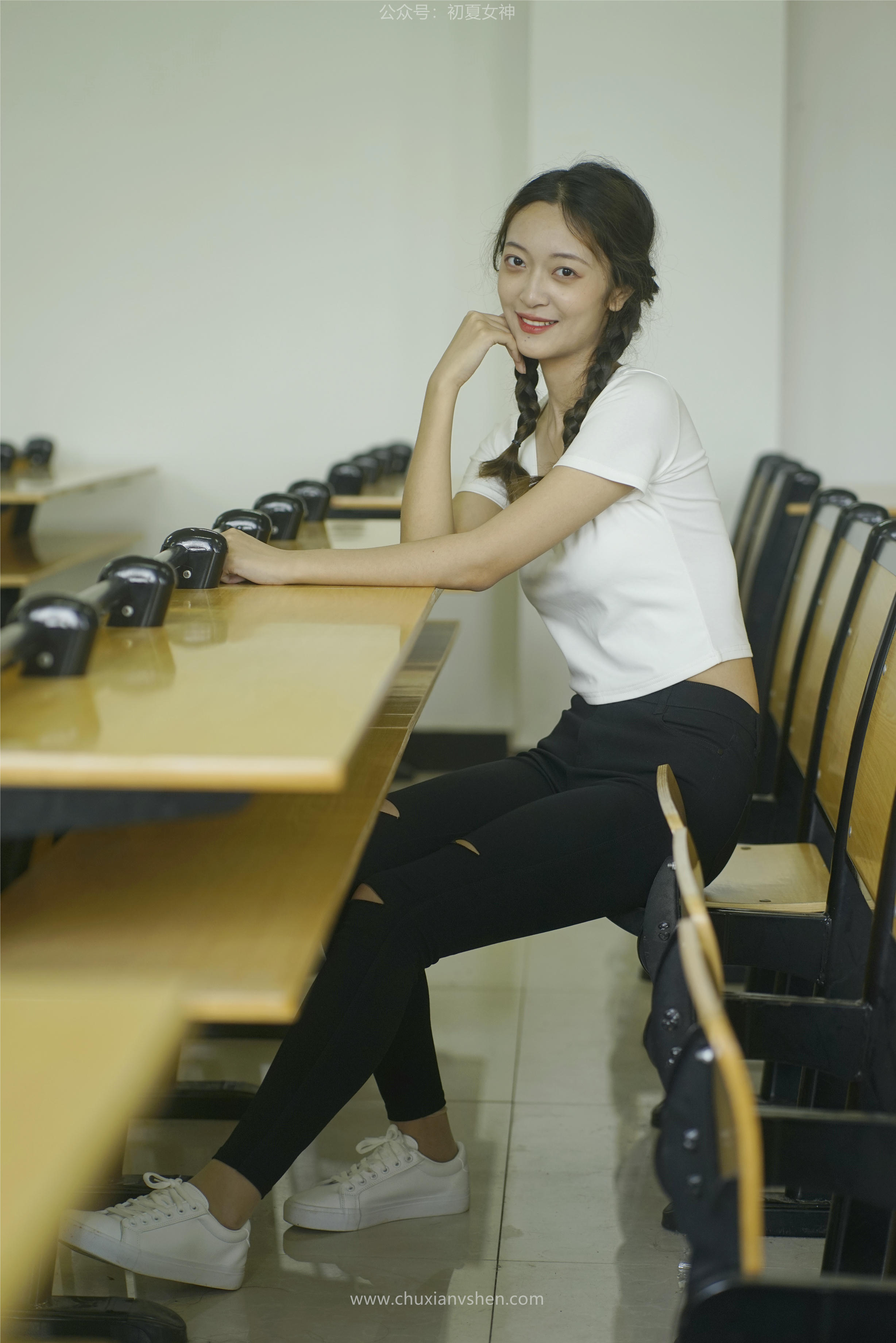 初夏女神 NO.067 依依 邻家女孩-毕业季[140P+1V／6.94GB]_第3集