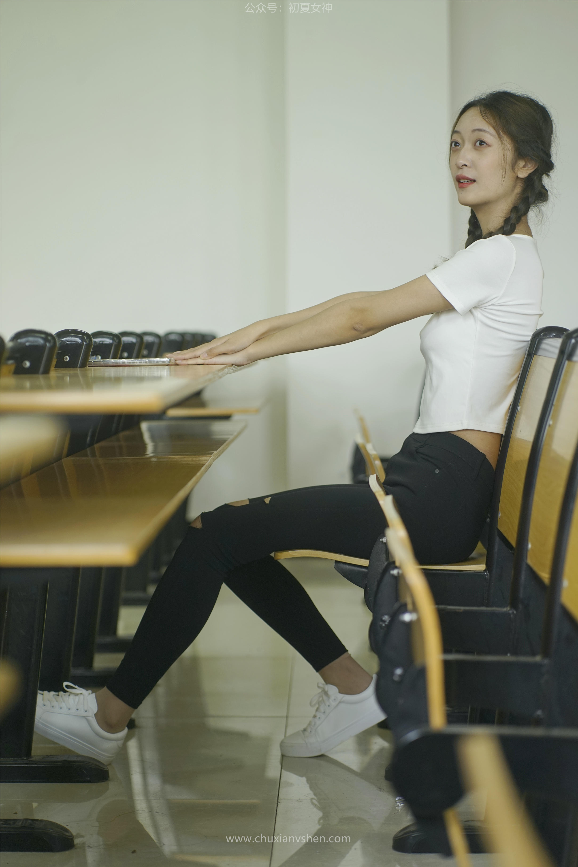 初夏女神 NO.067 依依 邻家女孩-毕业季[140P+1V／6.94GB]_第3集