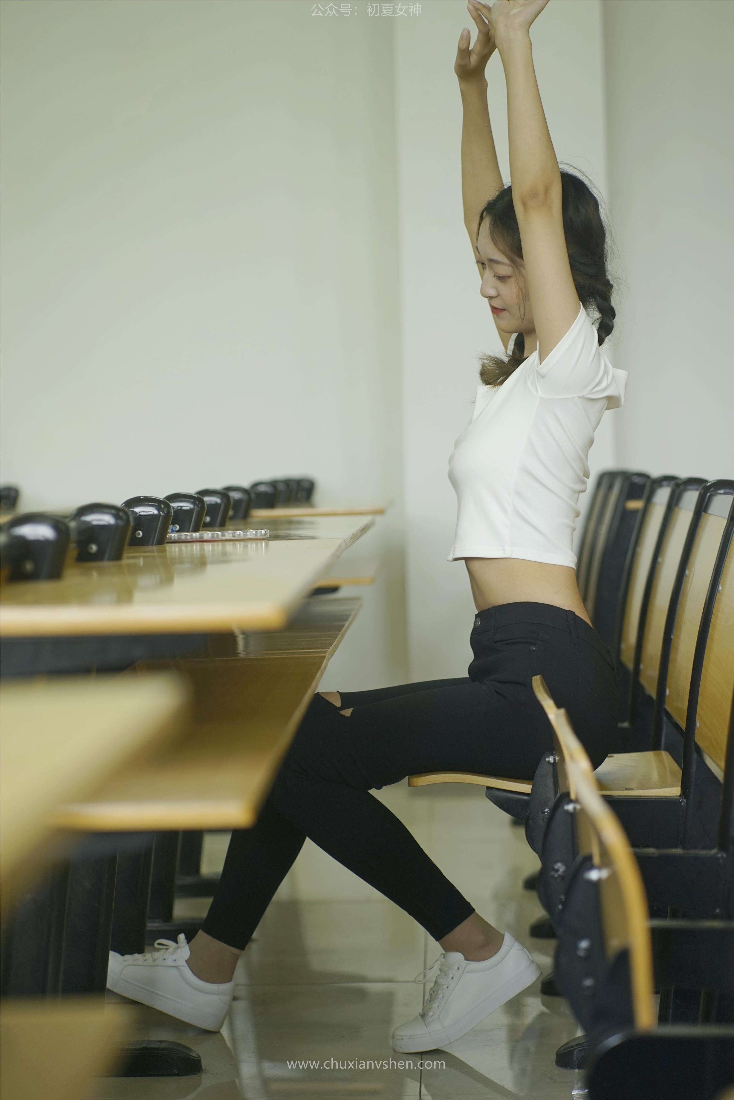 初夏女神 NO.067 依依 邻家女孩-毕业季[140P+1V／6.94GB]_第3集