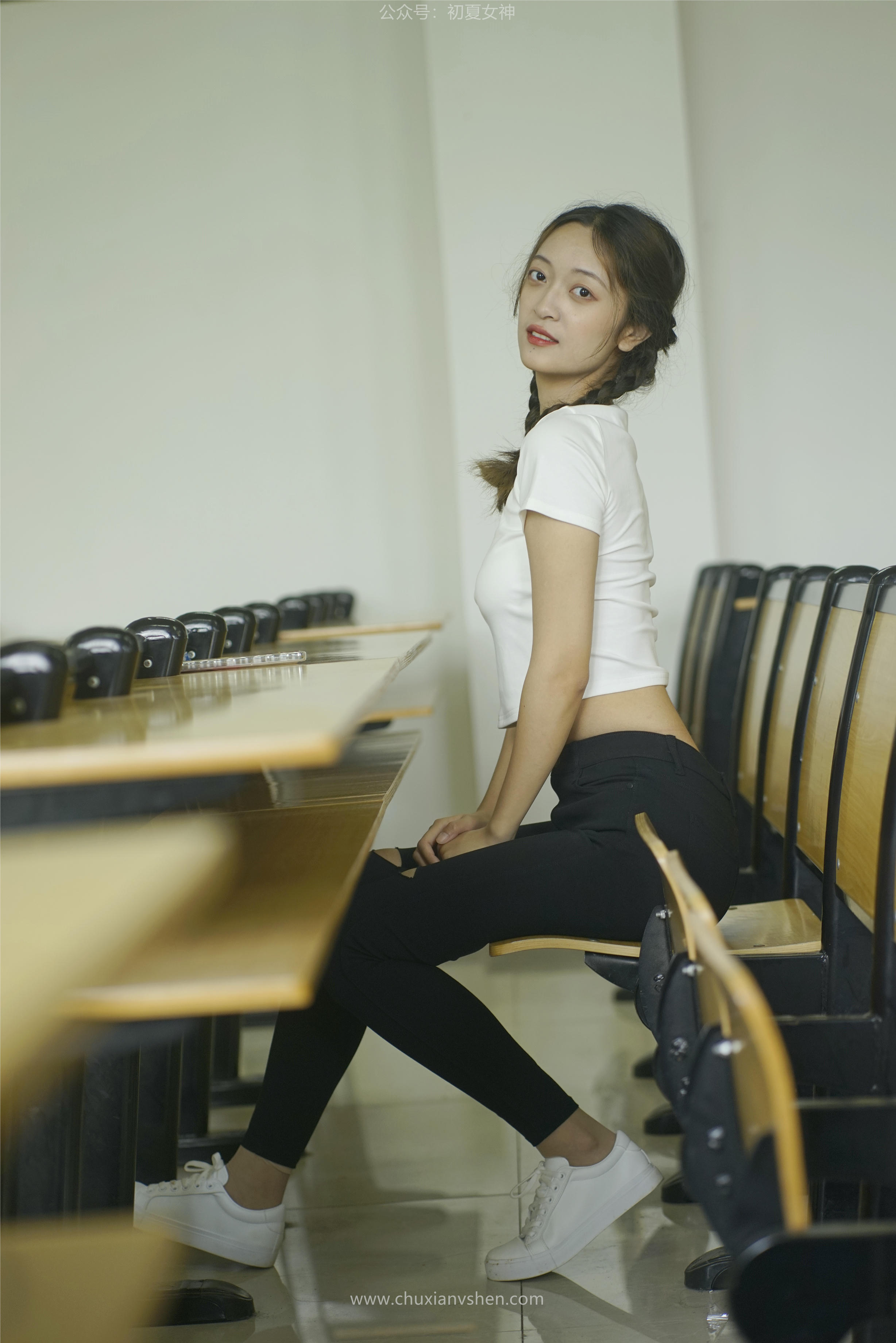 初夏女神 NO.067 依依 邻家女孩-毕业季[140P+1V／6.94GB]_第3集