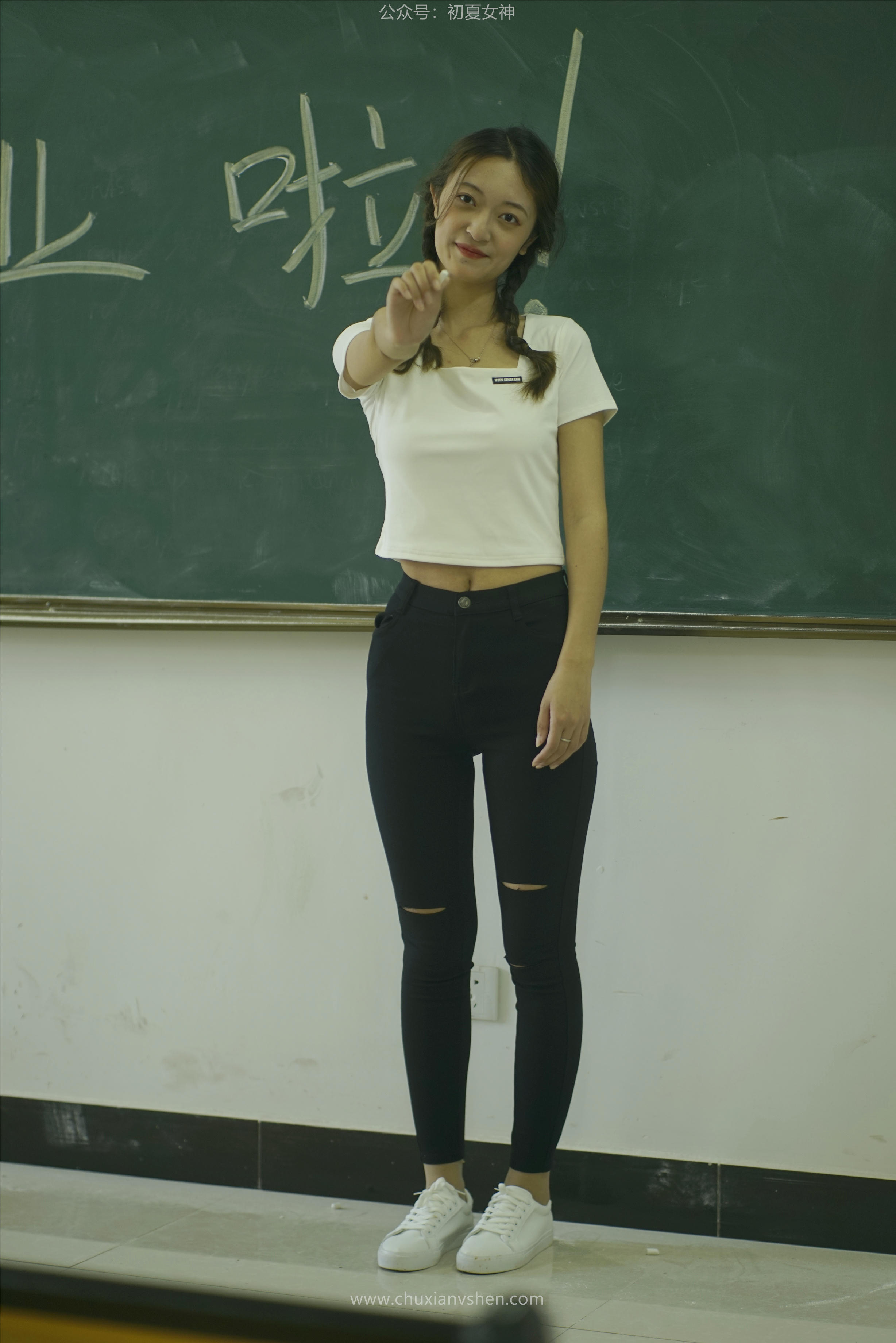 初夏女神 NO.067 依依 邻家女孩-毕业季[140P+1V／6.94GB]_第1集