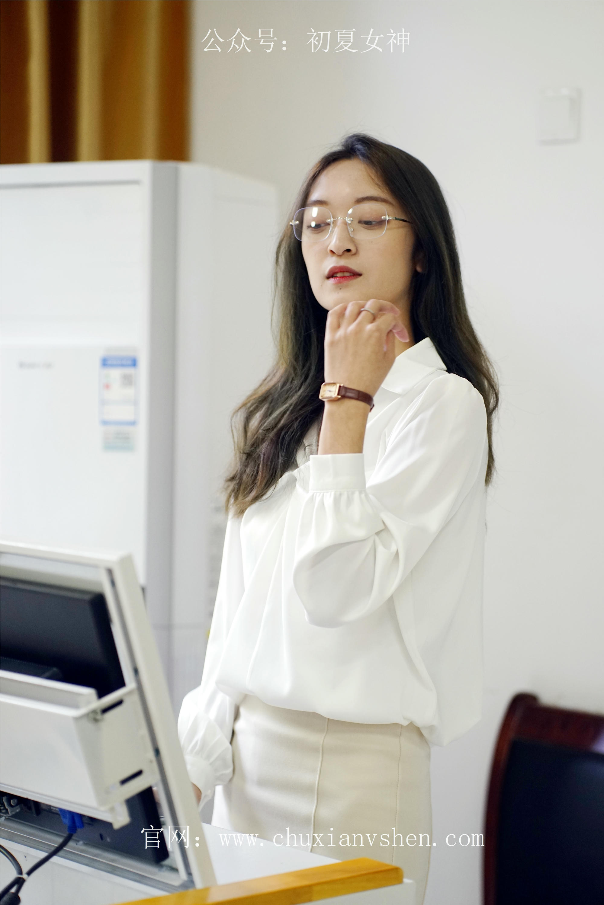 初夏女神 NO.071 依依 邻家女孩-实习篇[190P+1V／6.54GB]_第1集