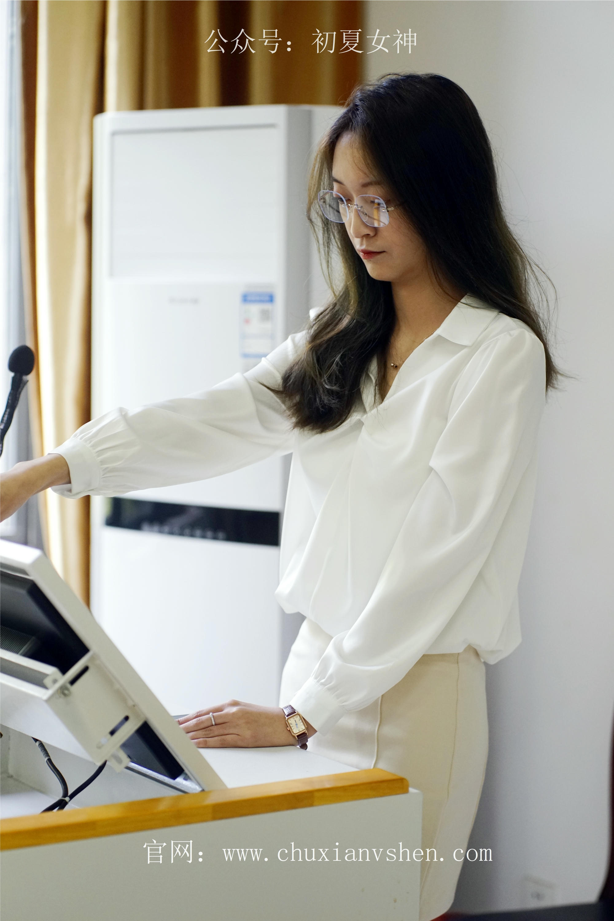 初夏女神 NO.071 依依 邻家女孩-实习篇[190P+1V／6.54GB]_第1集