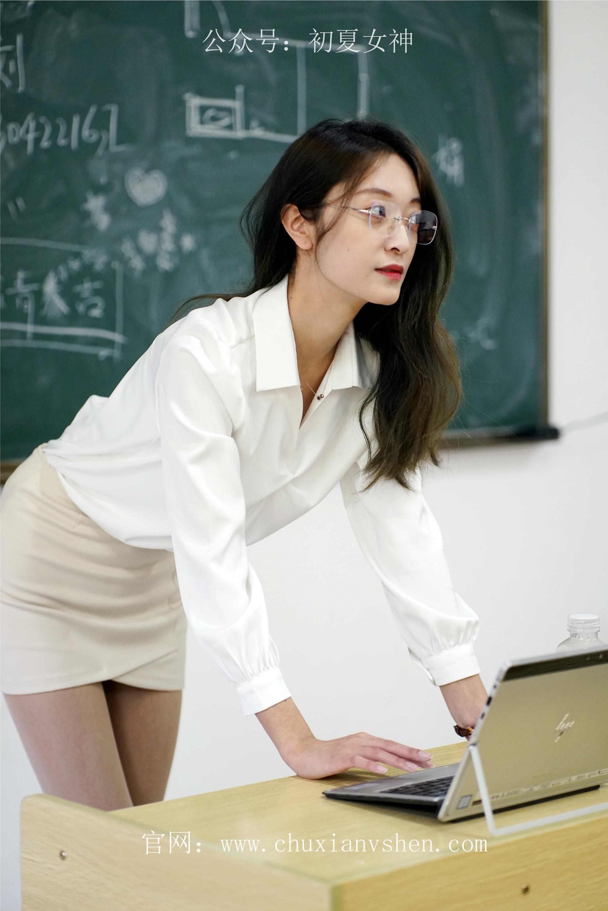 初夏女神 NO.071 依依 邻家女孩-实习篇[190P+1V／6.54GB]_第3集