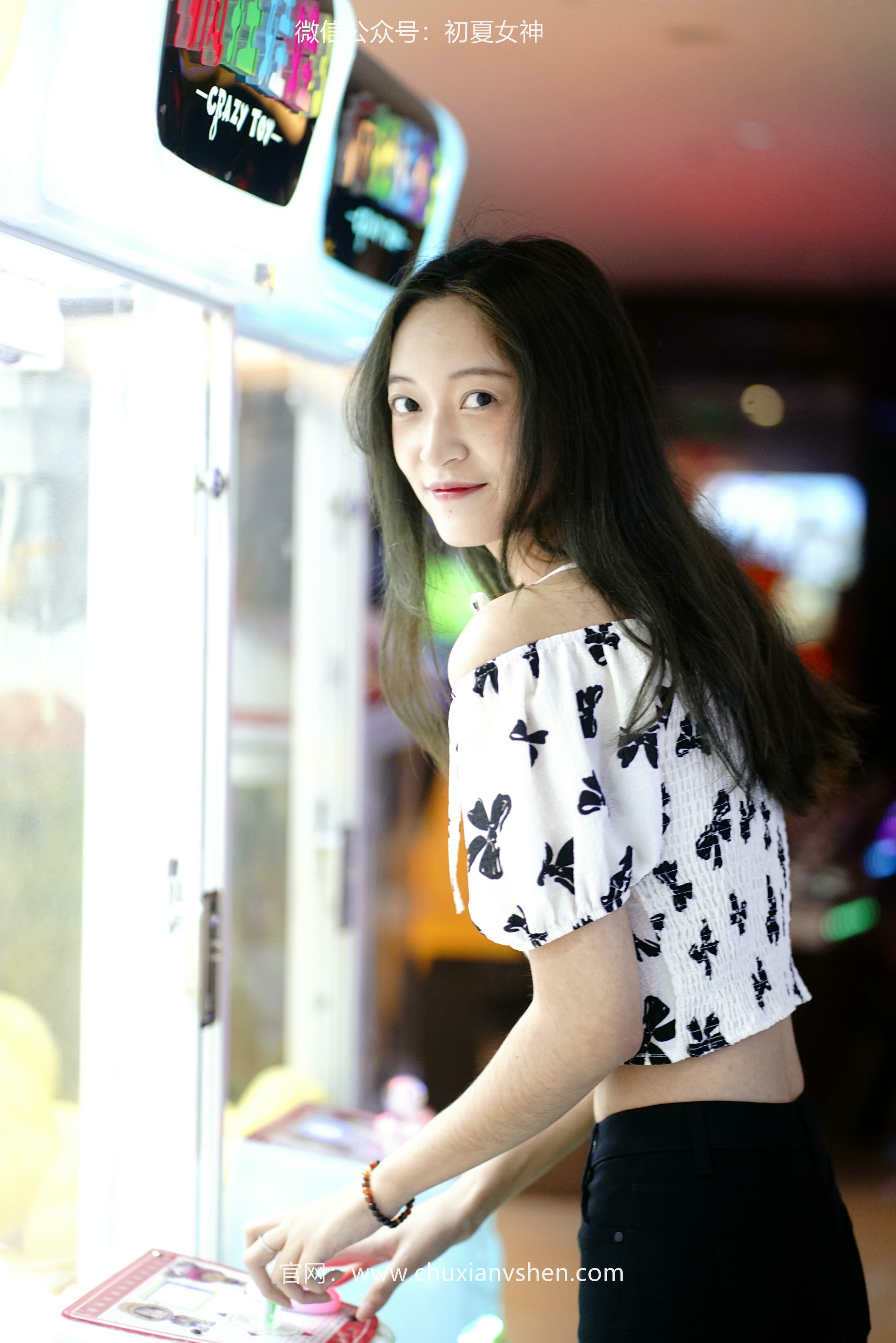 初夏女神 NO.072 依依 邻家女孩-商场篇[88P+1V／3.83GB]_第1集