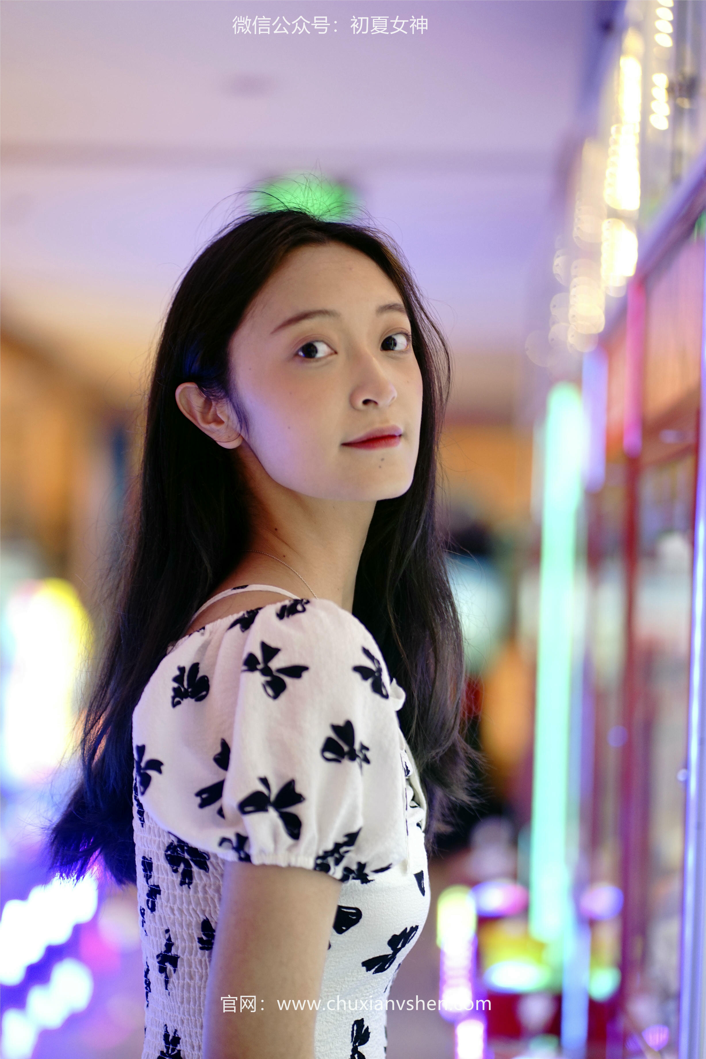 初夏女神 NO.072 依依 邻家女孩-商场篇[88P+1V／3.83GB]_第1集