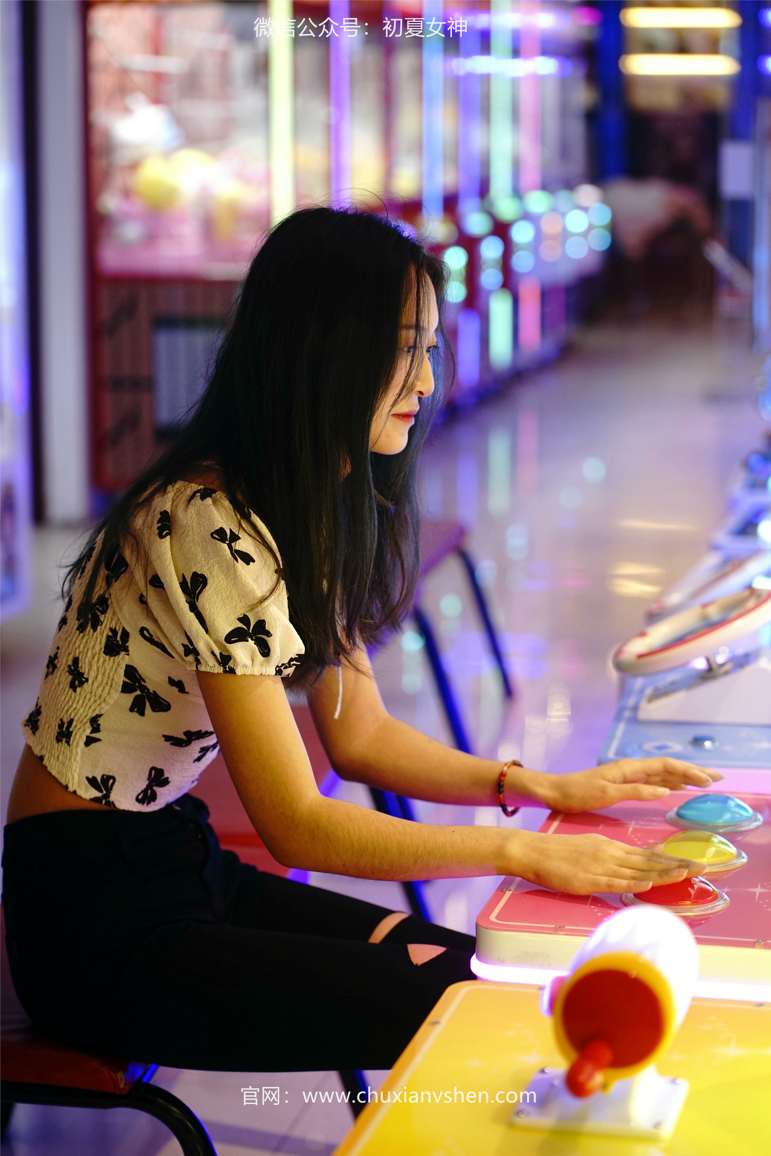 初夏女神 NO.072 依依 邻家女孩-商场篇[88P+1V／3.83GB]_第1集