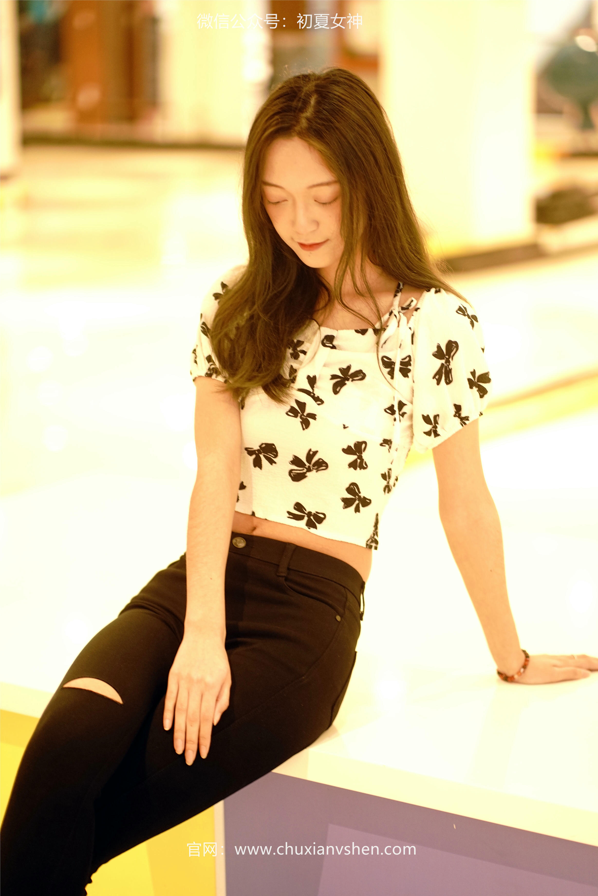 初夏女神 NO.072 依依 邻家女孩-商场篇[88P+1V／3.83GB]_第2集