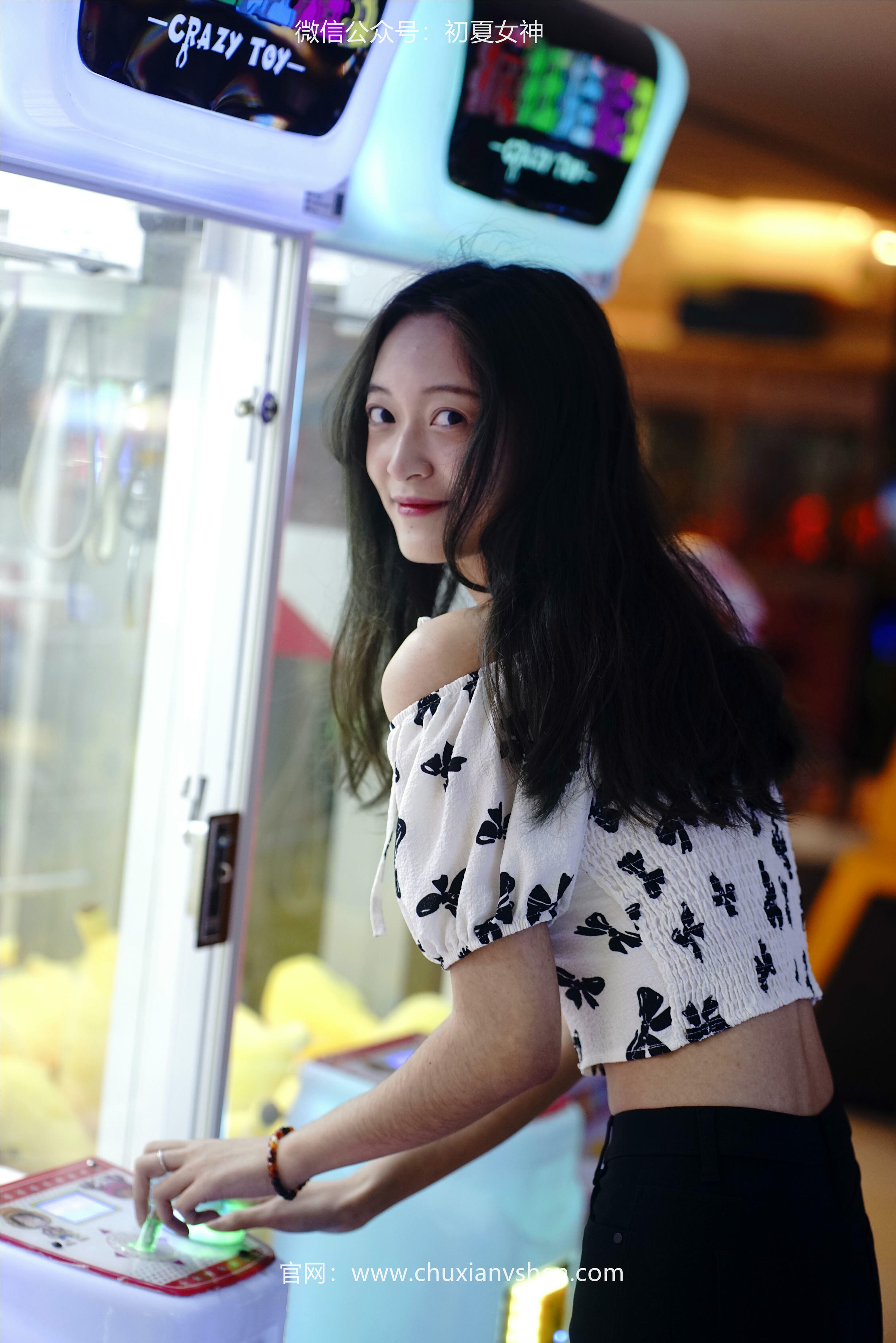 初夏女神 NO.072 依依 邻家女孩-商场篇[88P+1V／3.83GB]_第1集