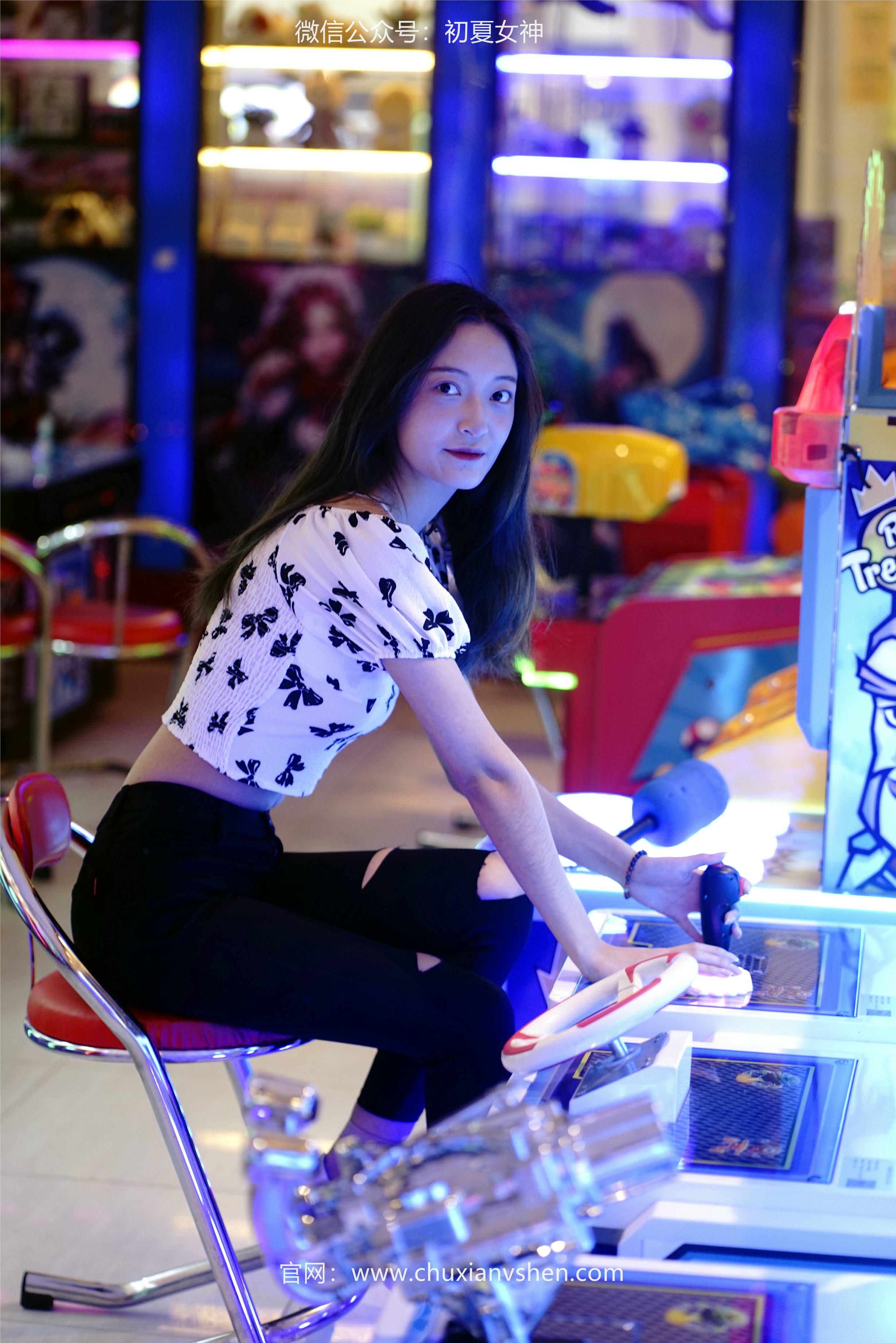 初夏女神 NO.072 依依 邻家女孩-商场篇[88P+1V／3.83GB]_第1集