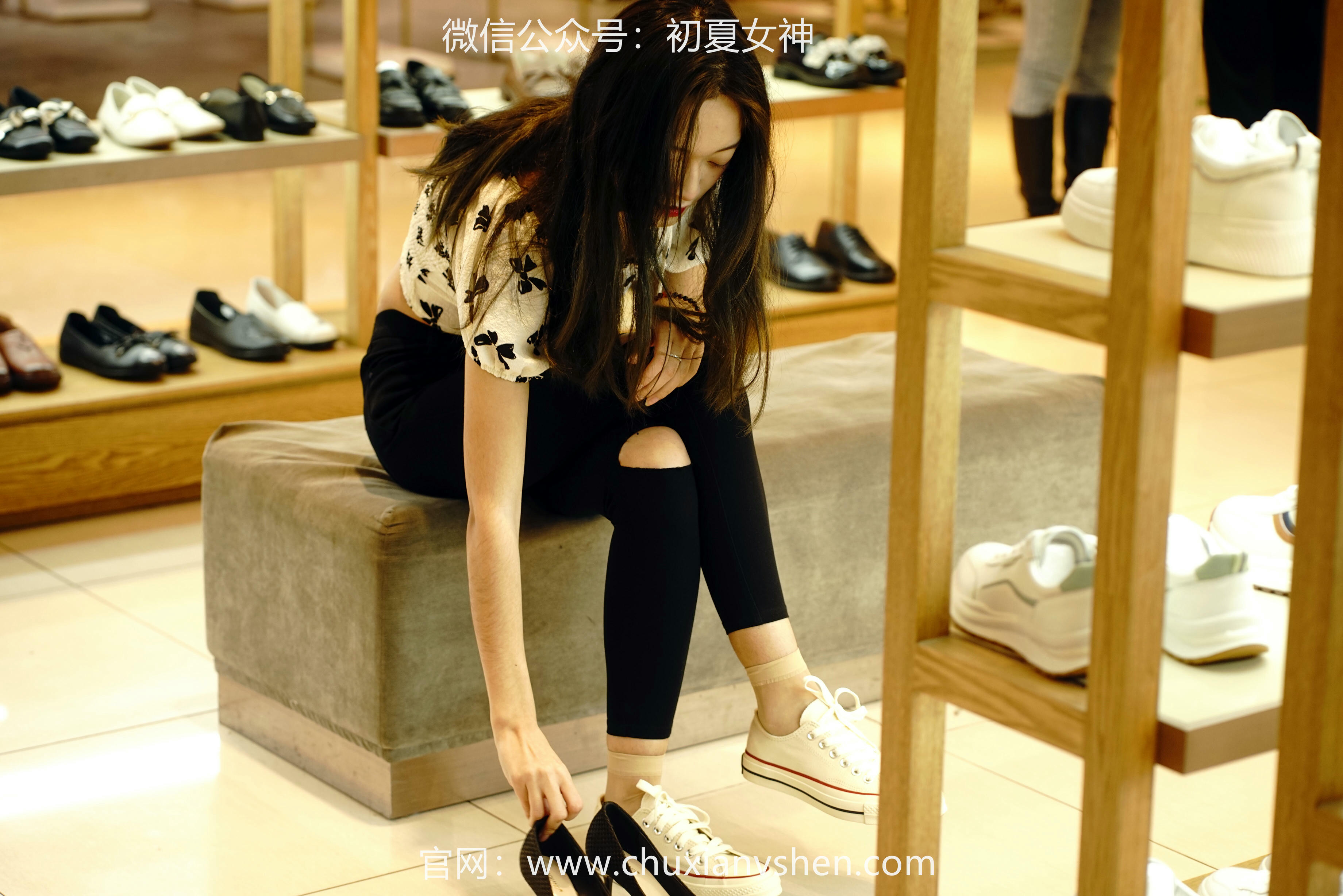 初夏女神 NO.072 依依 邻家女孩-商场篇[88P+1V／3.83GB]_第3集