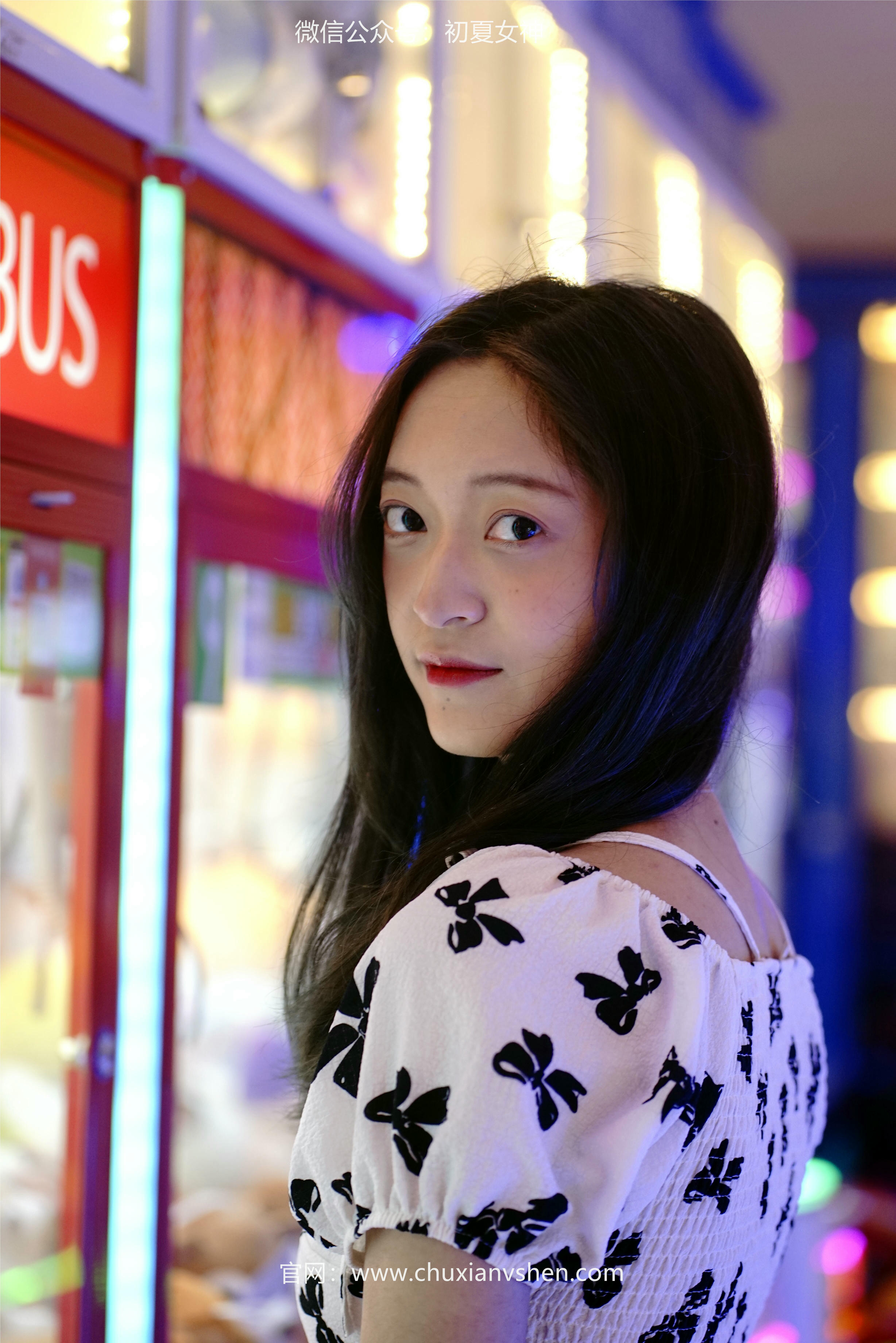 初夏女神 NO.072 依依 邻家女孩-商场篇[88P+1V／3.83GB]_第1集