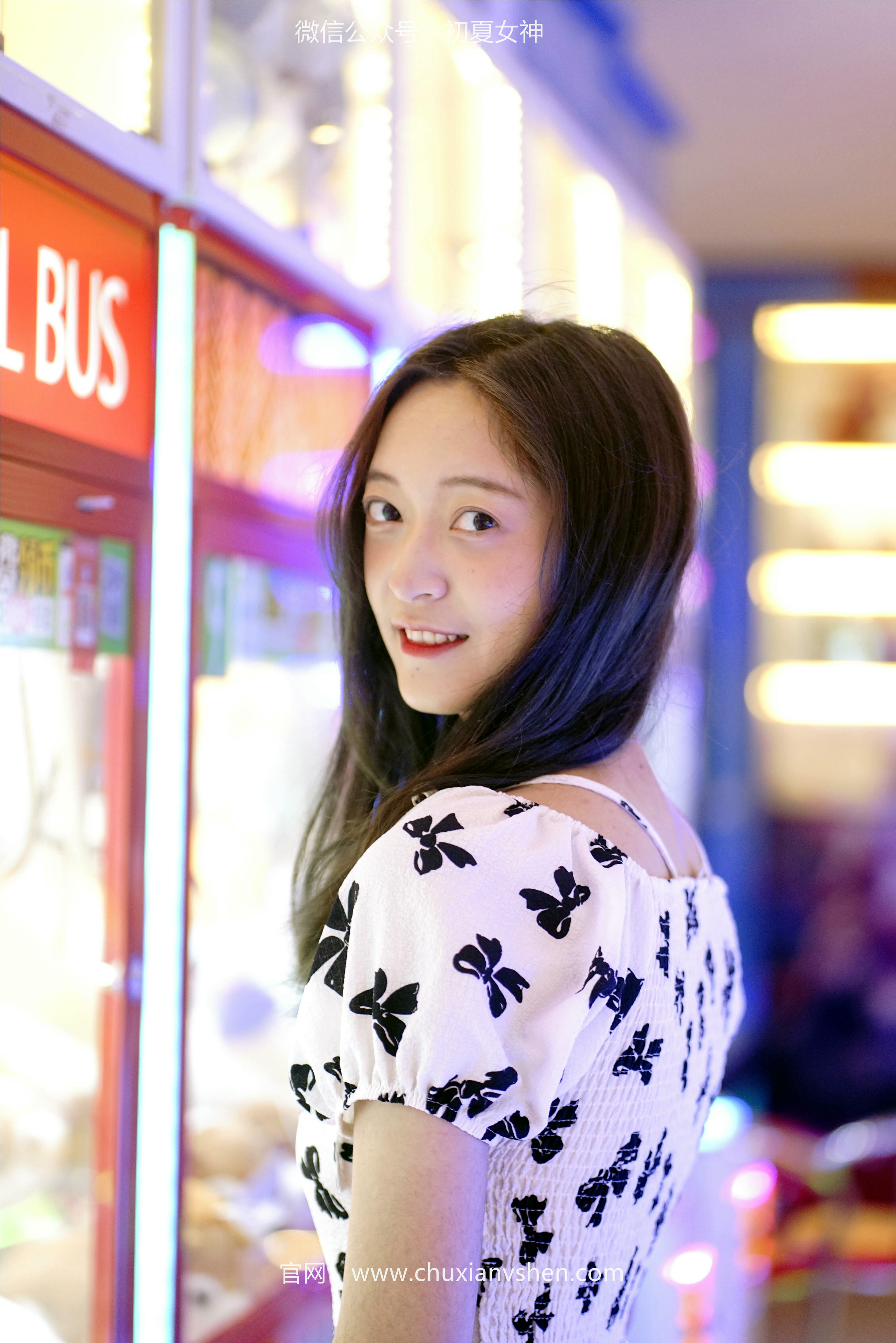 初夏女神 NO.072 依依 邻家女孩-商场篇[88P+1V／3.83GB]_第1集