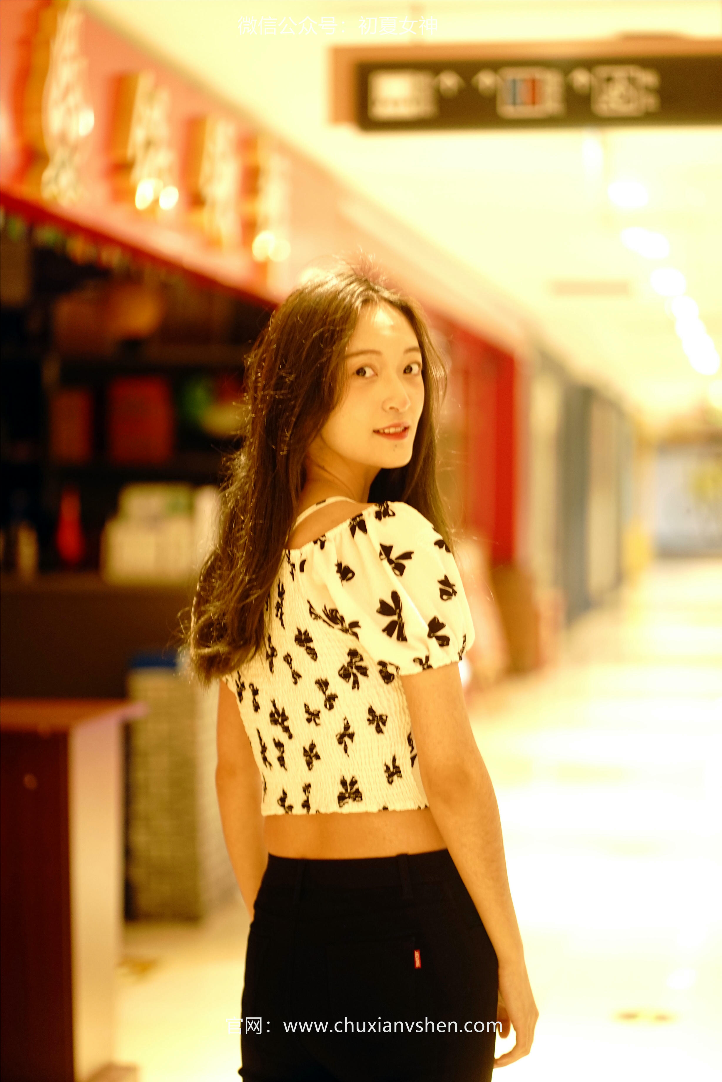 初夏女神 NO.072 依依 邻家女孩-商场篇[88P+1V／3.83GB]_第1集