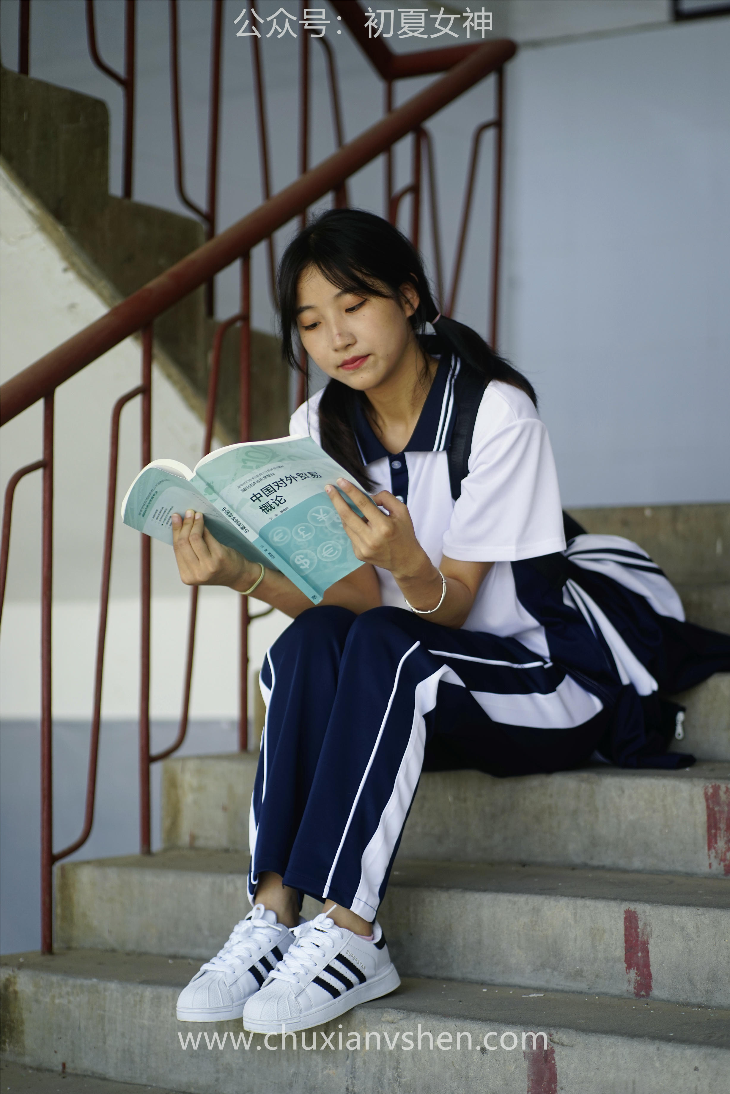 初夏女神 NO.074 点点 旧梦青春[172P+1V／6.61GB]_第1集