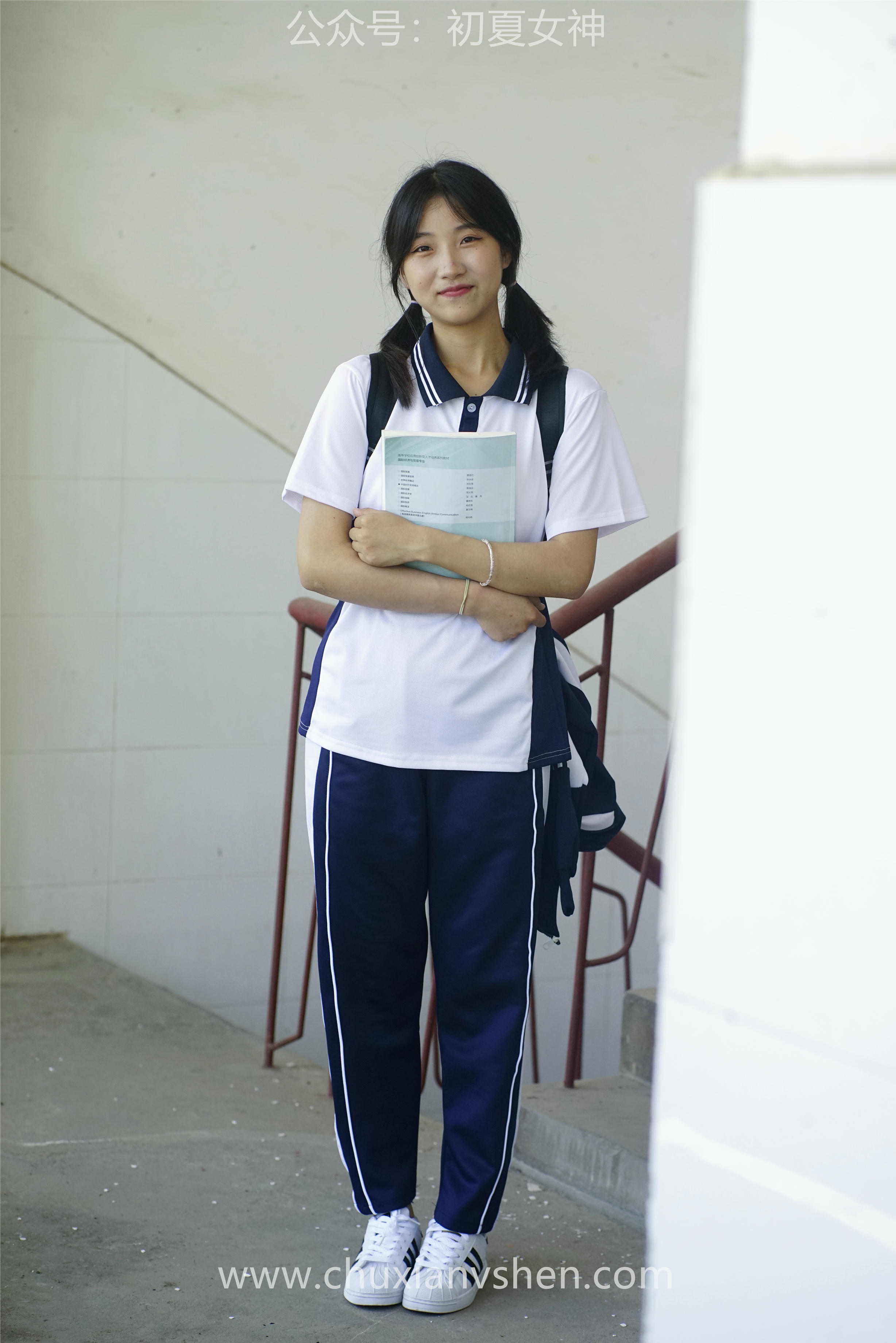 初夏女神 NO.074 点点 旧梦青春[172P+1V／6.61GB]_第1集